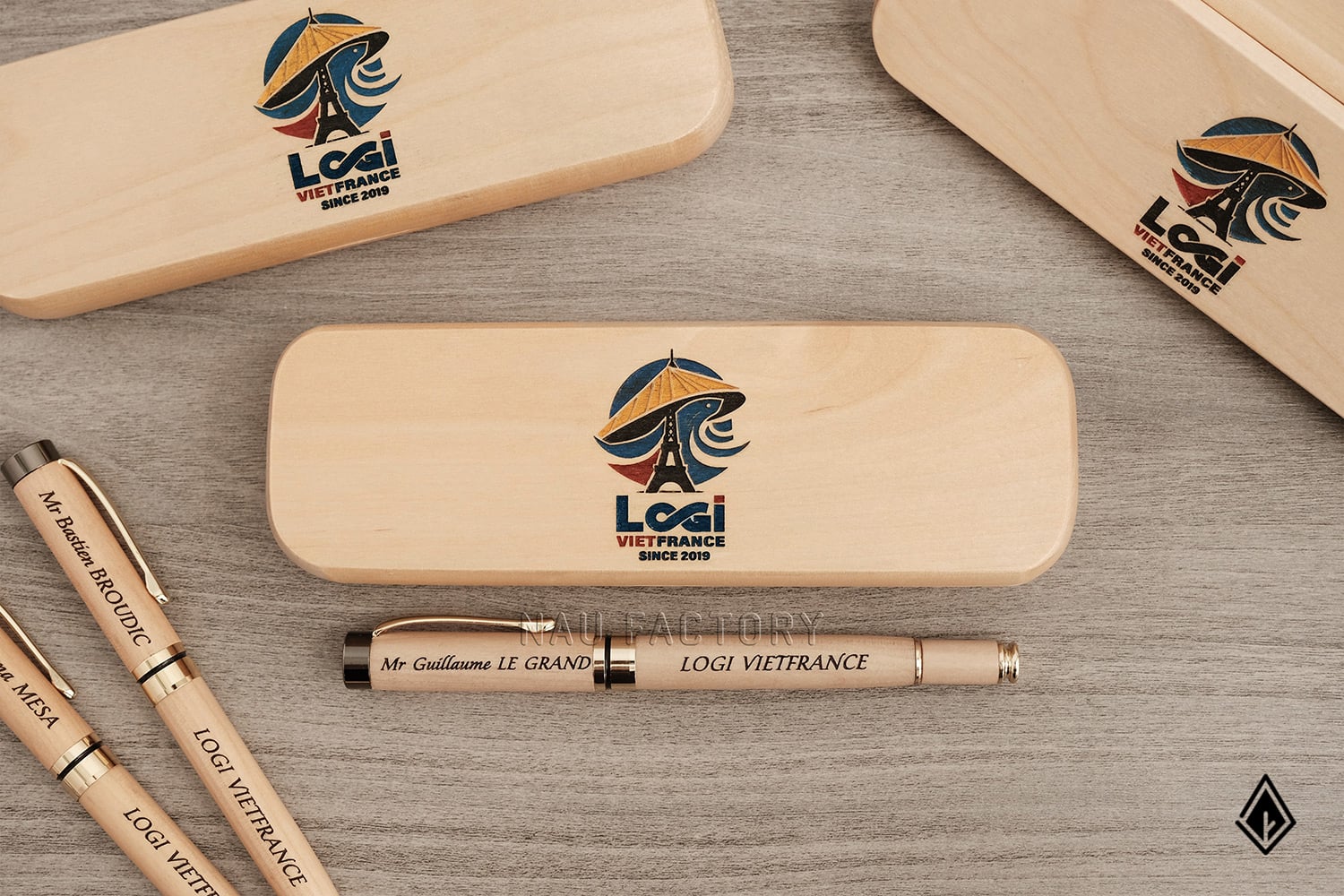 Set bút và hộp bút gỗ