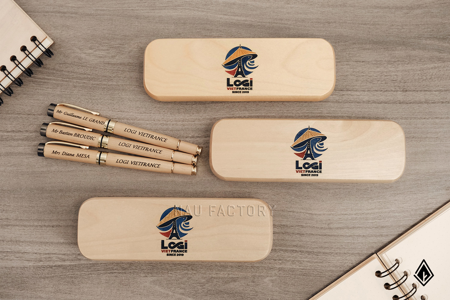 Set bút và hộp bút gỗ