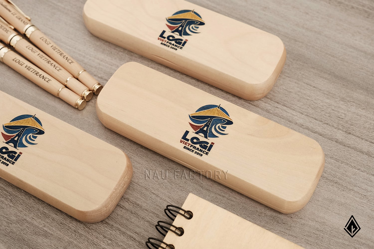 Set bút và hộp bút gỗ