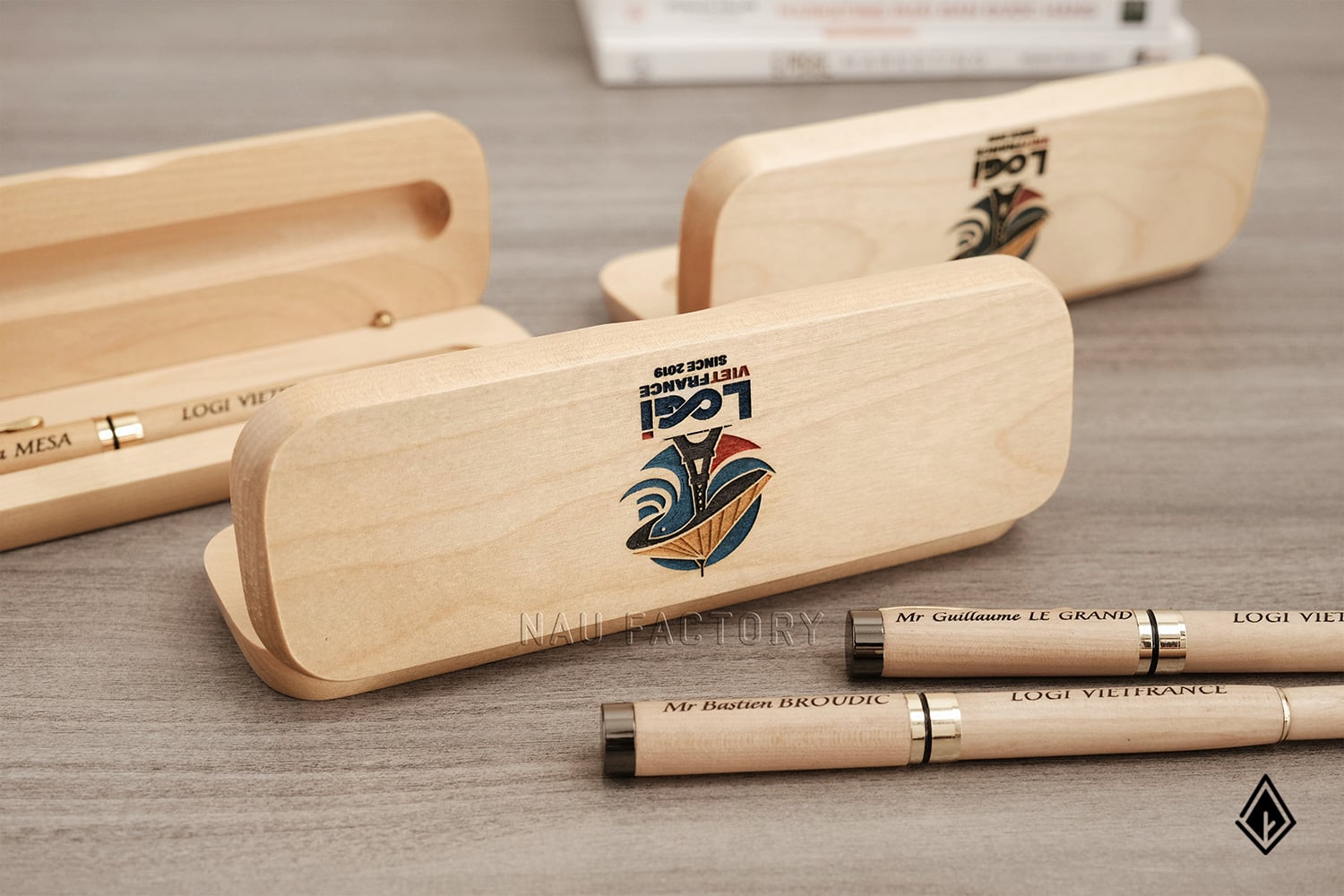 Set bút và hộp bút gỗ