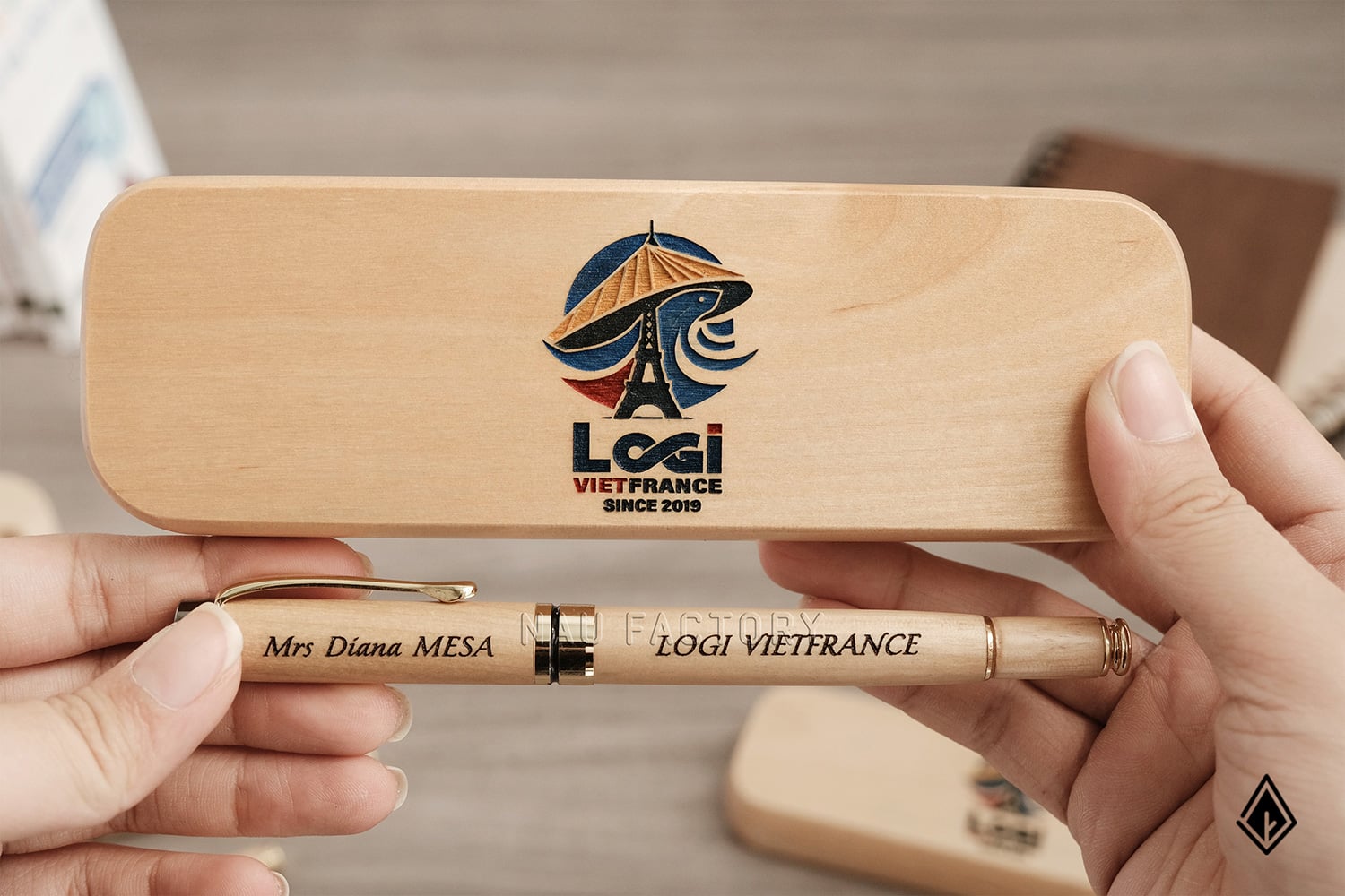 Set bút và hộp bút gỗ