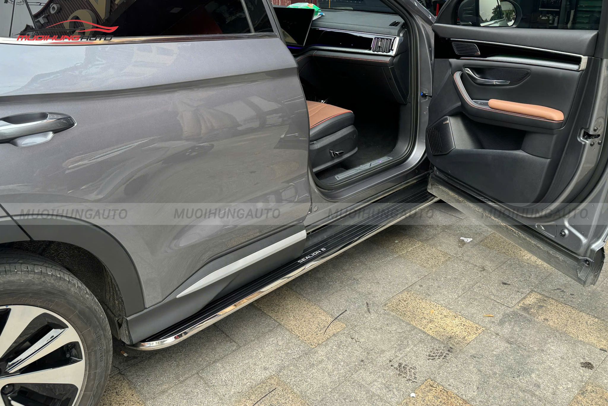 Bậc bước chân BYD Sealion 6