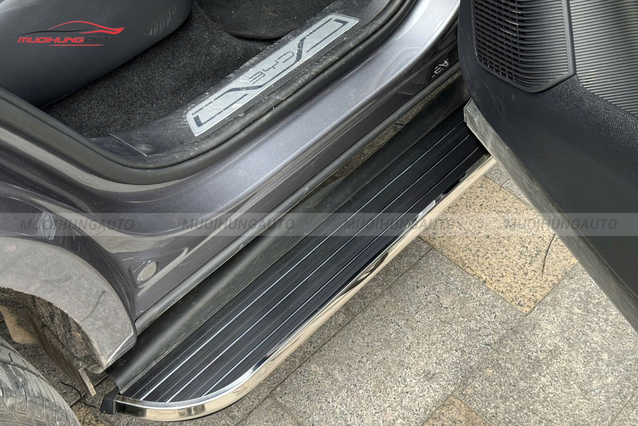 Bậc lên xuống ô tô BYD Sealion 6