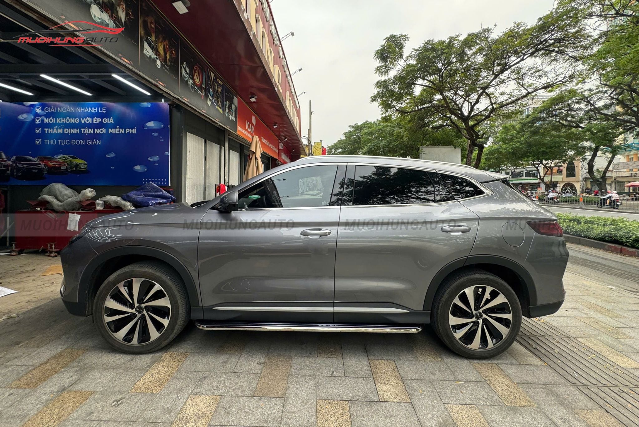 Bệ bước chân BYD Sealion 6