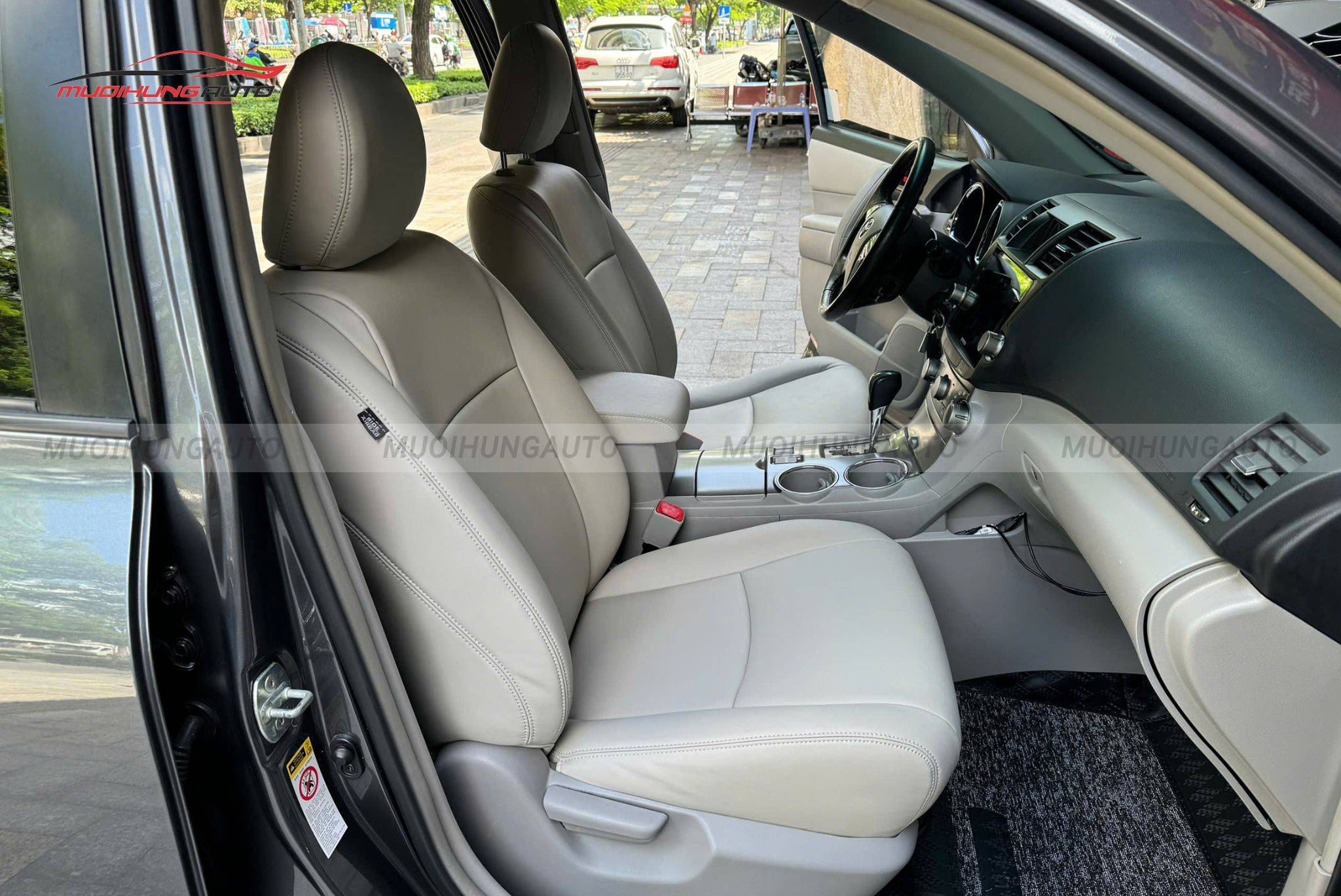 Bọc ghế da Toyota Highlander 2011