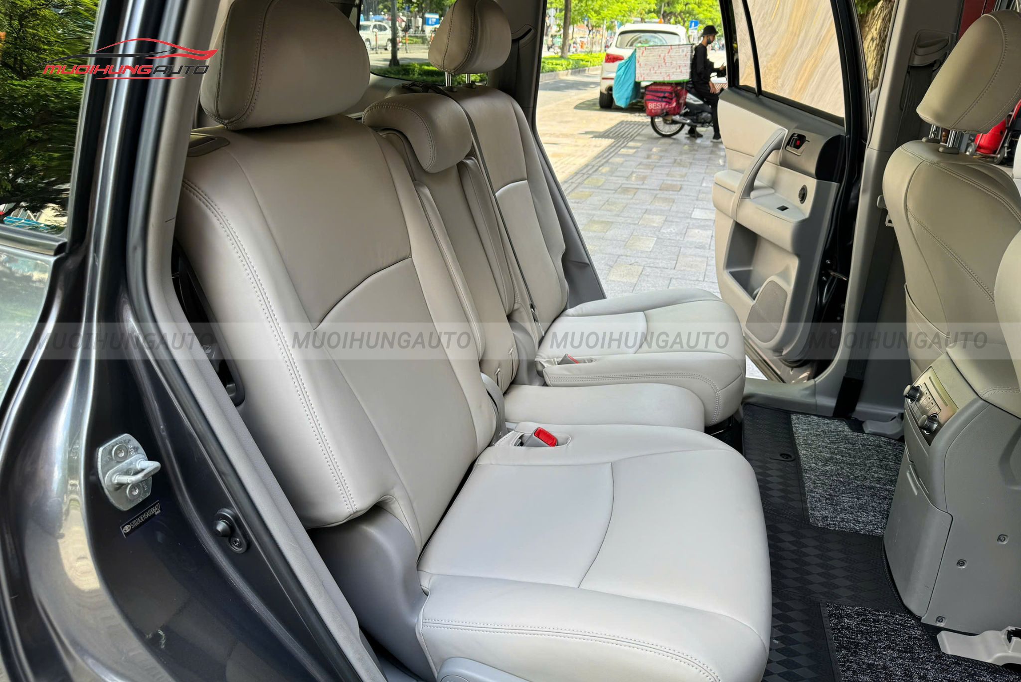 Bọc ghế da xe hơi Toyota Highlander 2011