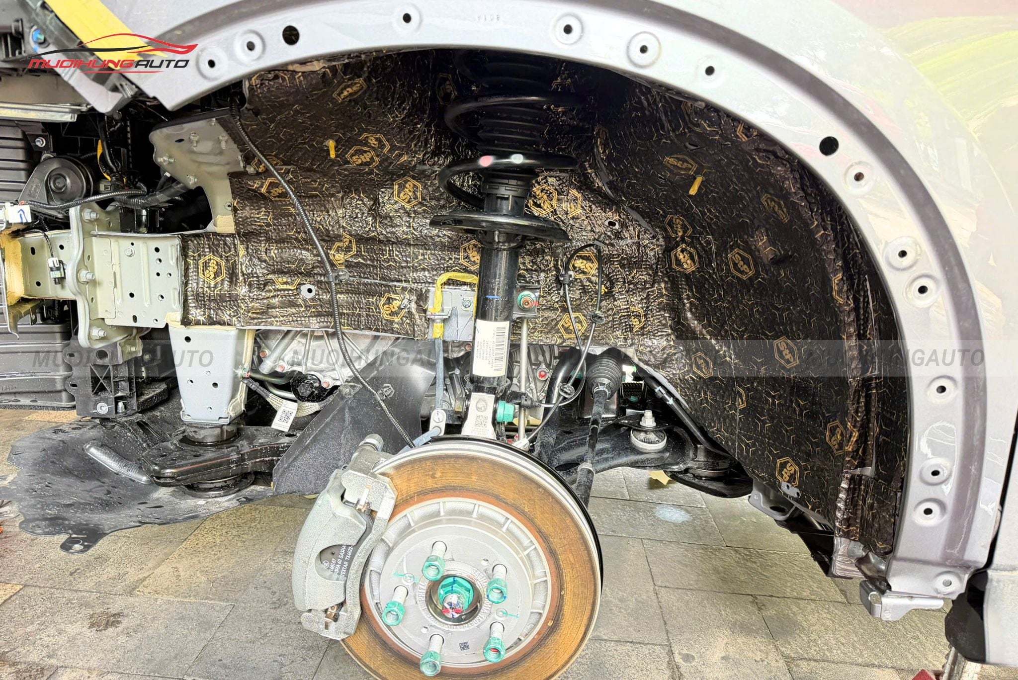 Cách âm hốc bánh cho xe BYD Sealion 6 2026
