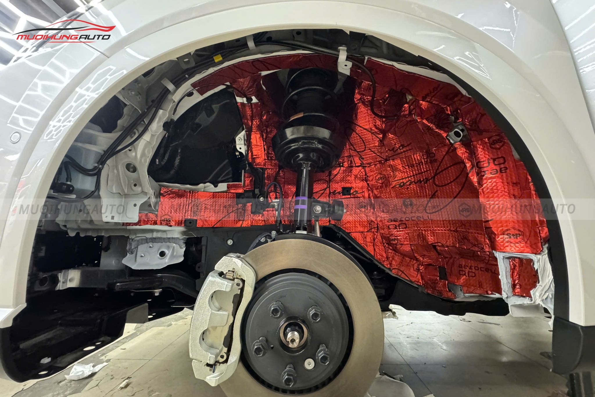 Cách âm hốc bánh Lexus RX350 2026