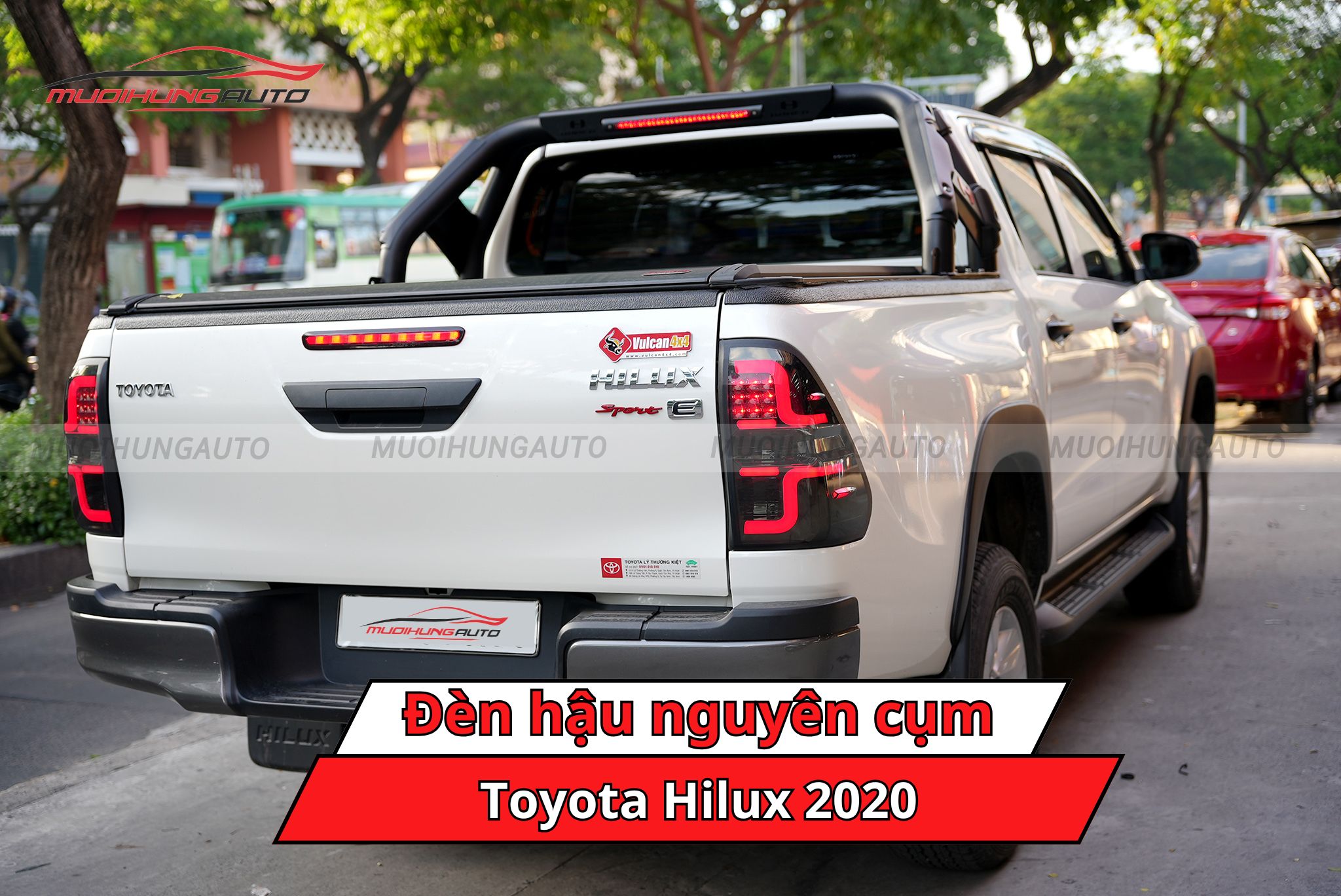 Đèn hậu nguyên cụm cho Toyota Hilux 2020