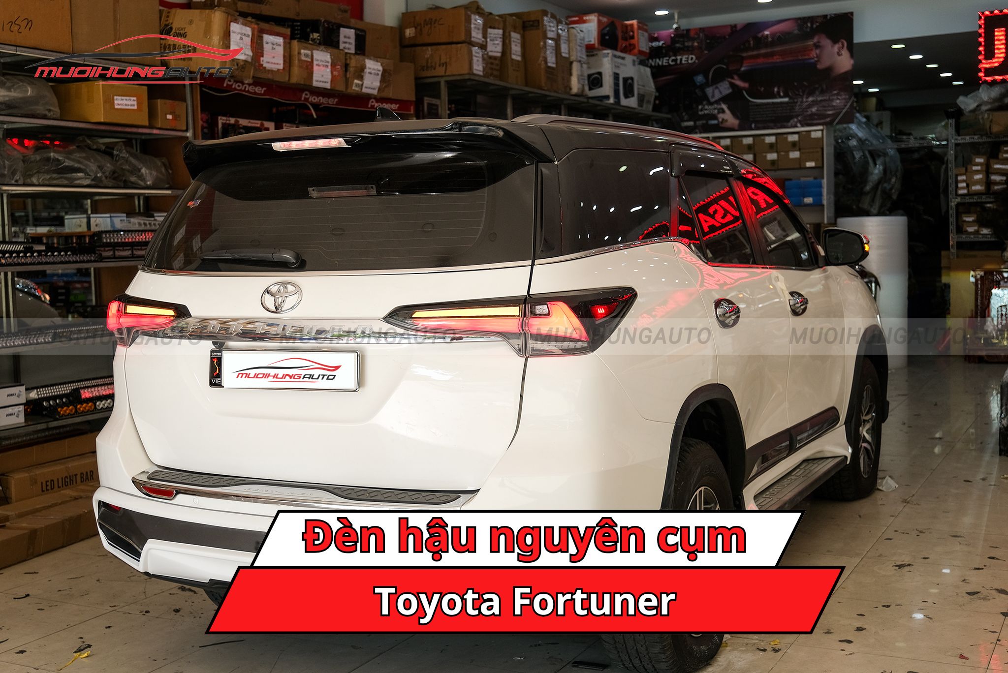 Đèn hậu nguyên cụm cho xe Toyota Fortuner