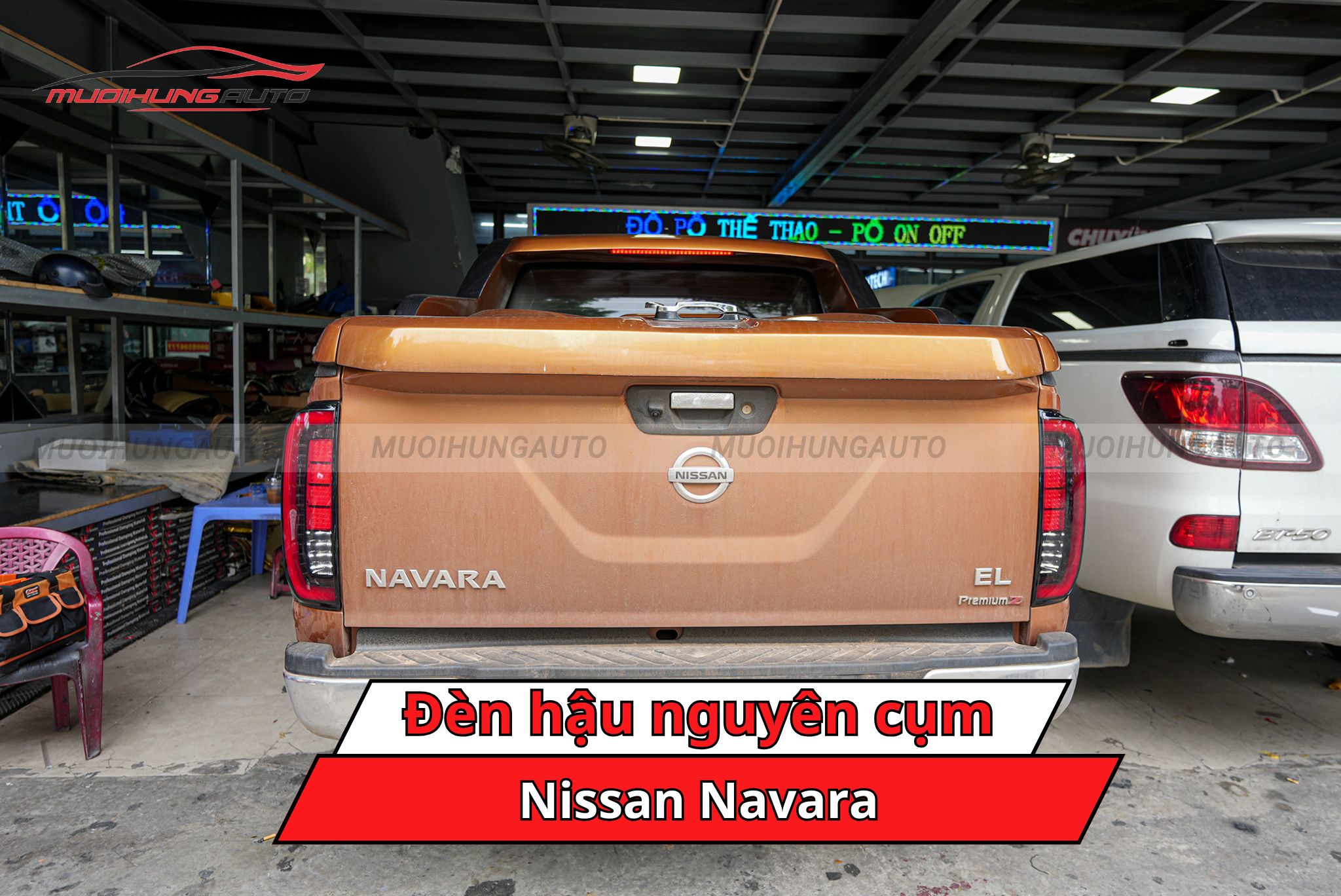 Đèn hậu nguyên cụm Nissan Navara
