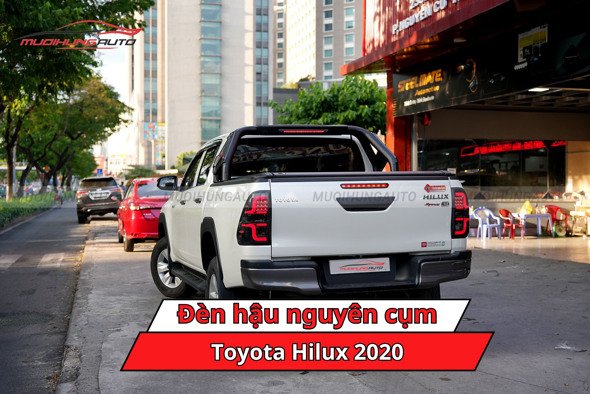 Đèn hậu nguyên cụm Toyota Hilux 2020