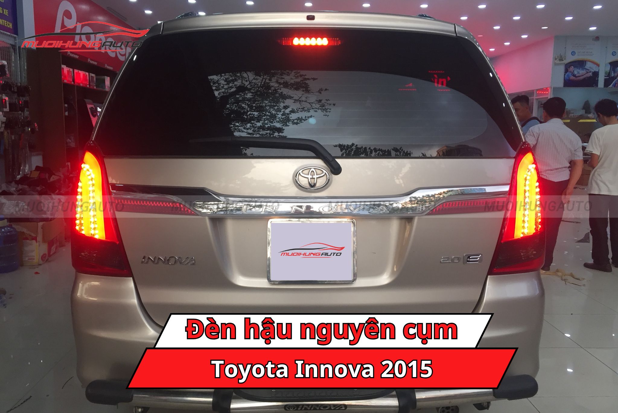 Đèn hậu nguyên cụm Toyota Innova 2015