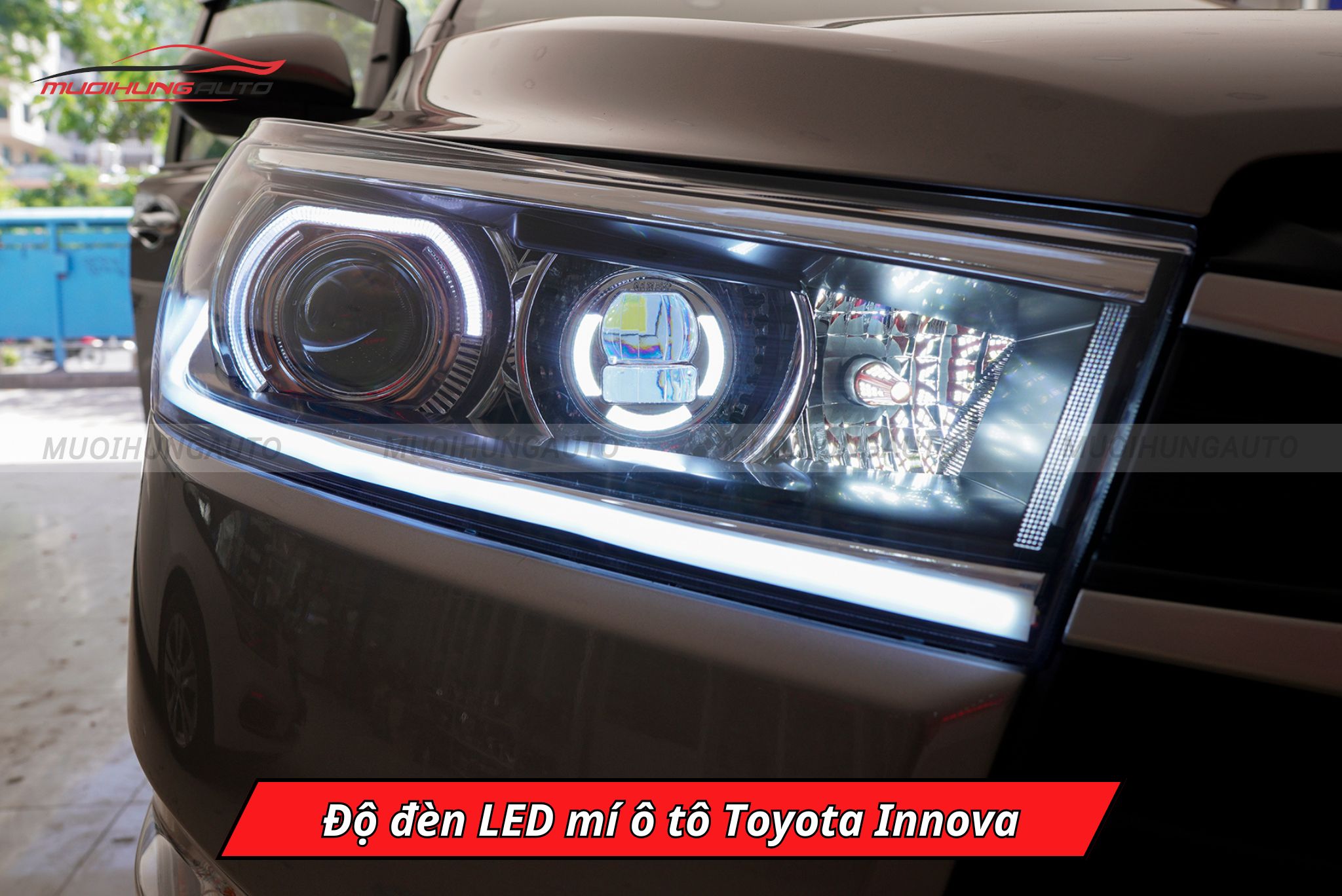 Độ đèn LED mí cho xe Toyota Innova