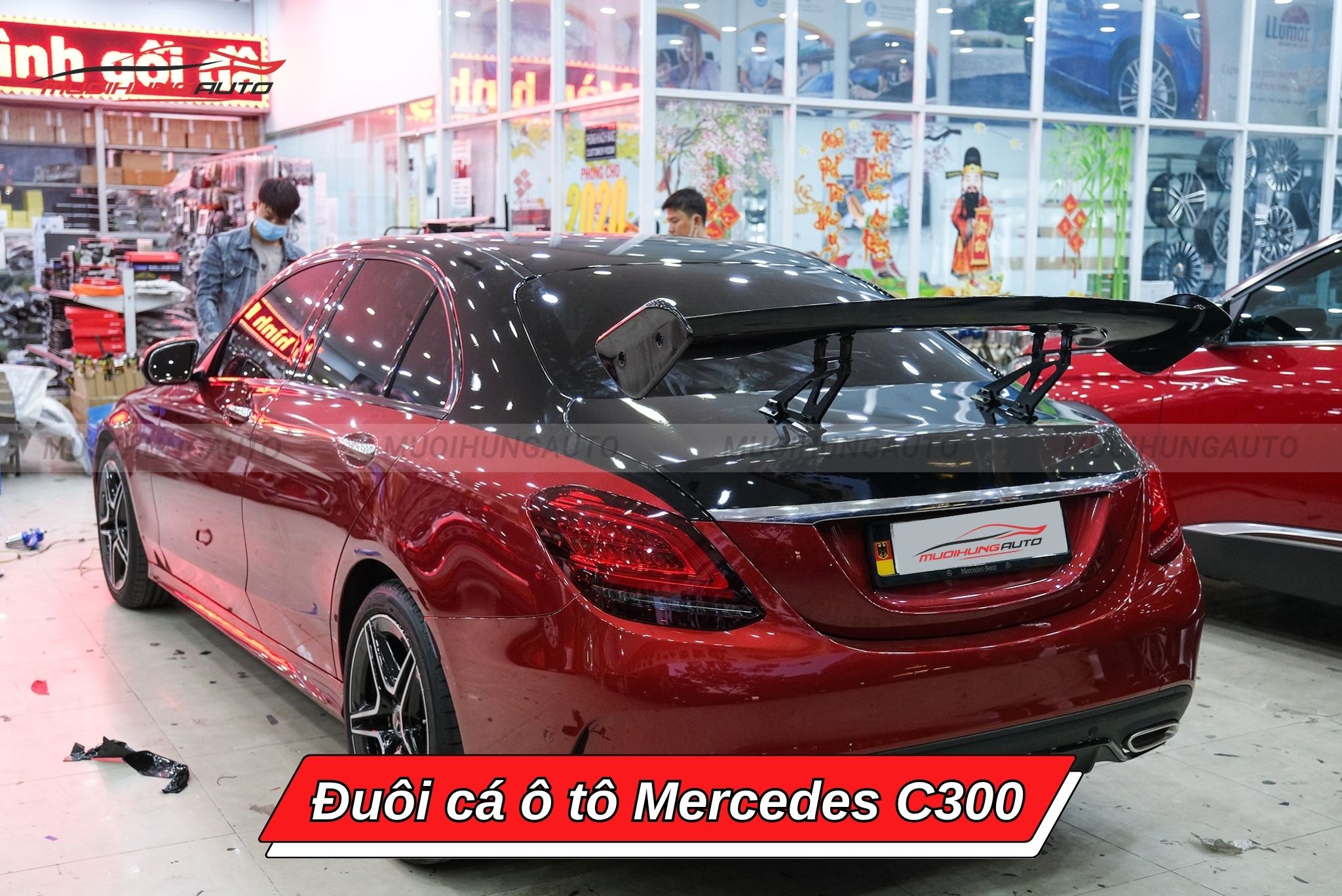 Đuôi cá cho xe Mercedes C300
