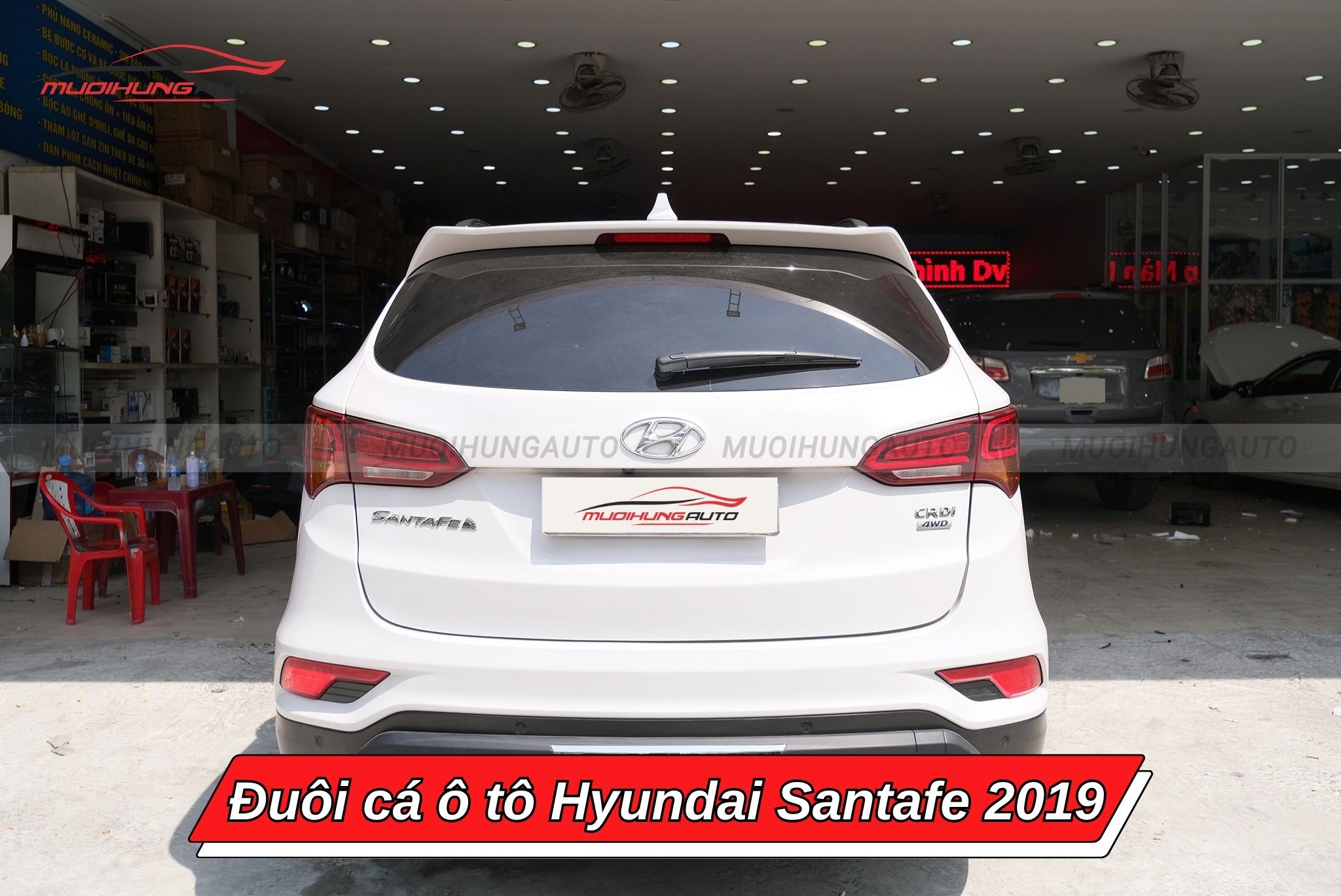 Đuôi cá xe hơi Hyundai Santafe 2019