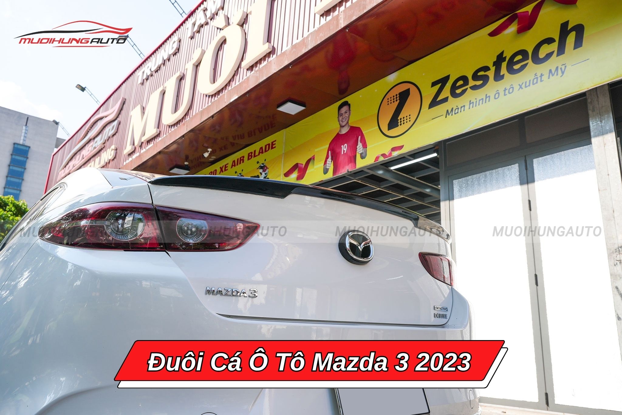 Đuôi cá xe hơi Mazda 3 2023