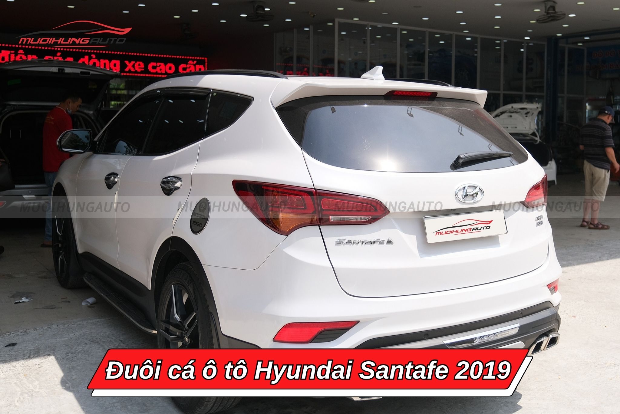 Đuôi cá xe ô tô Hyundai Santafe 2019