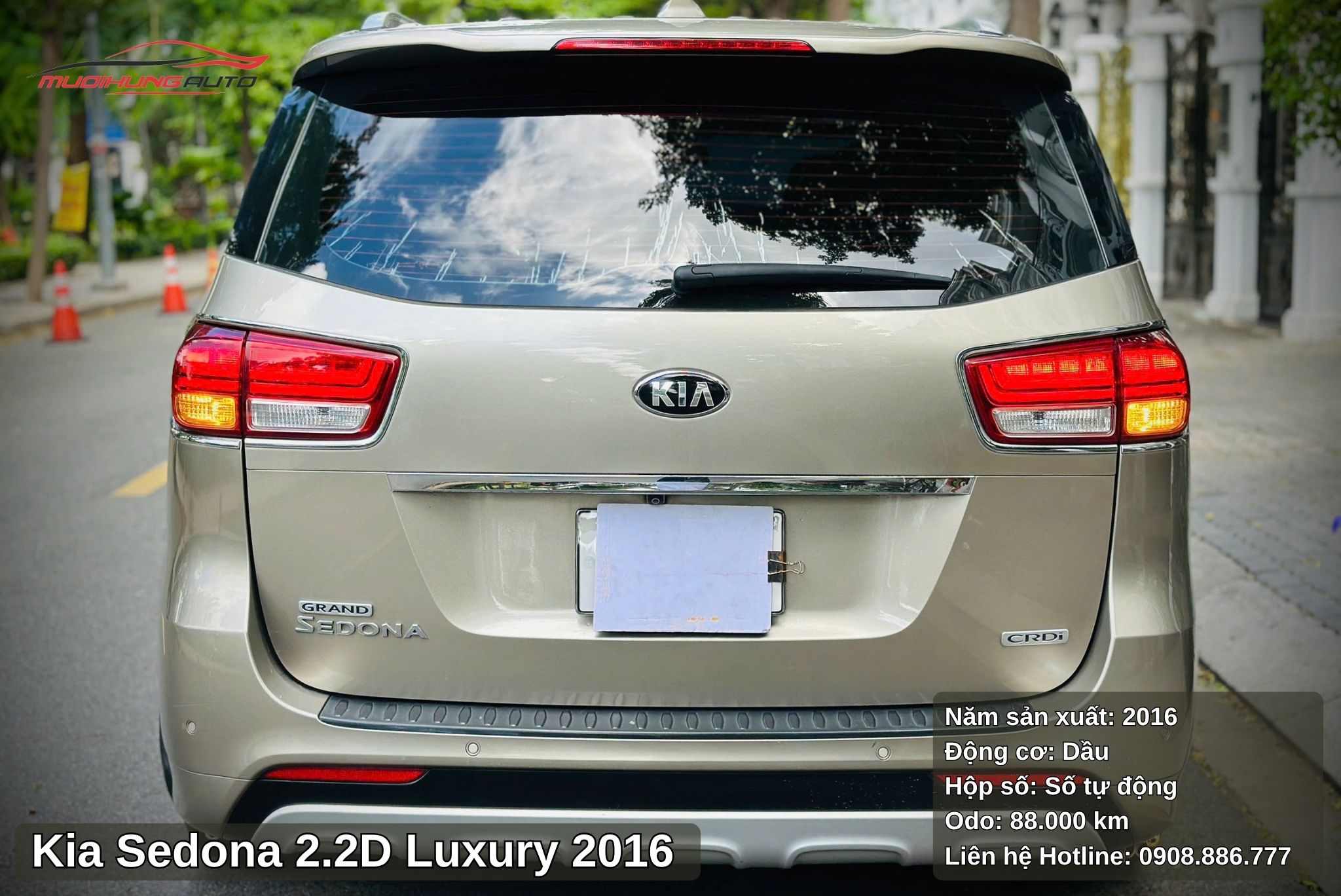 Đuôi xe Kia Sedona 2.2D Luxury 2016