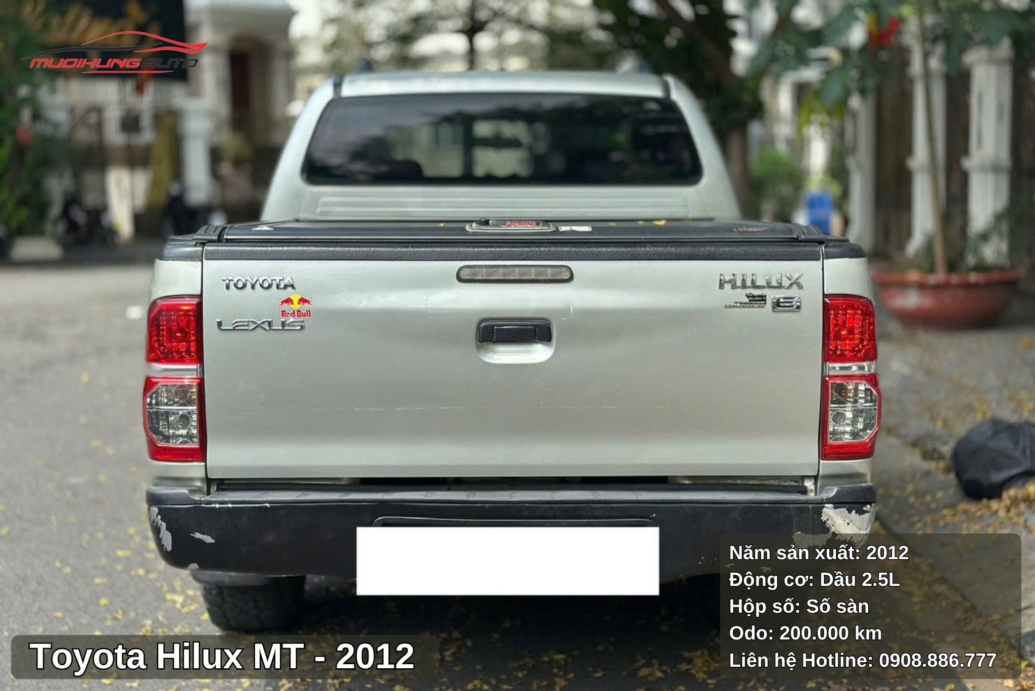 Đuôi xe Toyota Hilux MT 2012