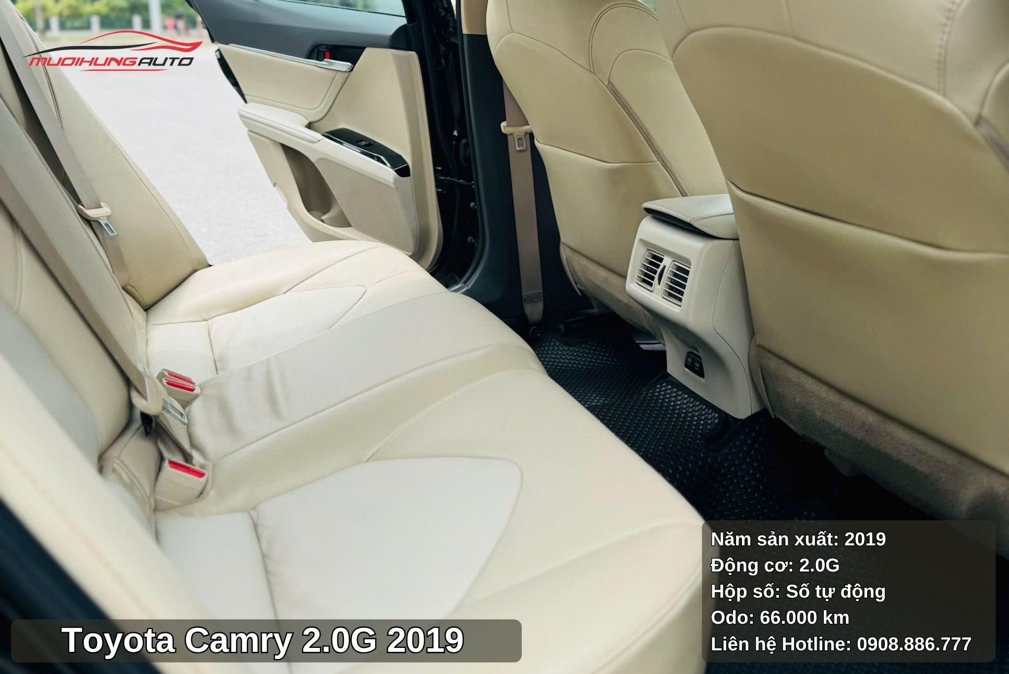 Hàng ghế sau xe Toyota Camry 2.0G 2019
