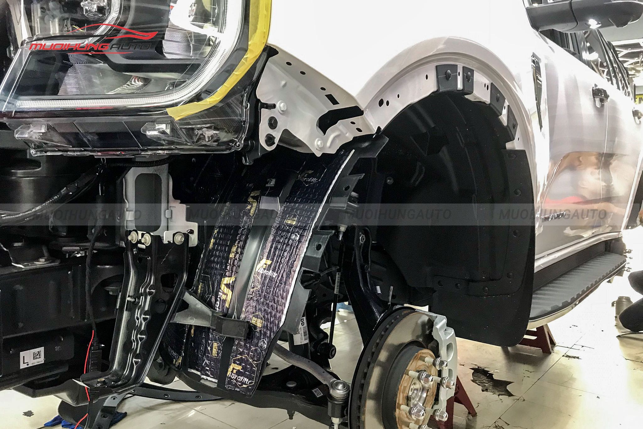 Hóa nhựa lòng vè cho ô tô Ford Everest 2023