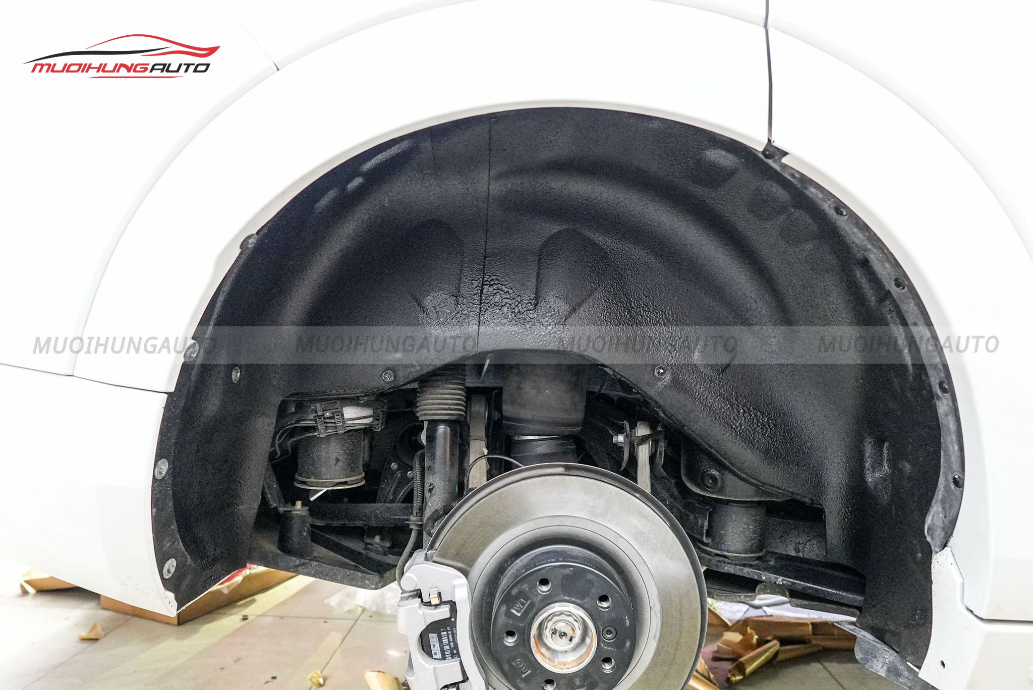 Hóa nhựa lòng vè cho ô tô Vinfast VF9 2024