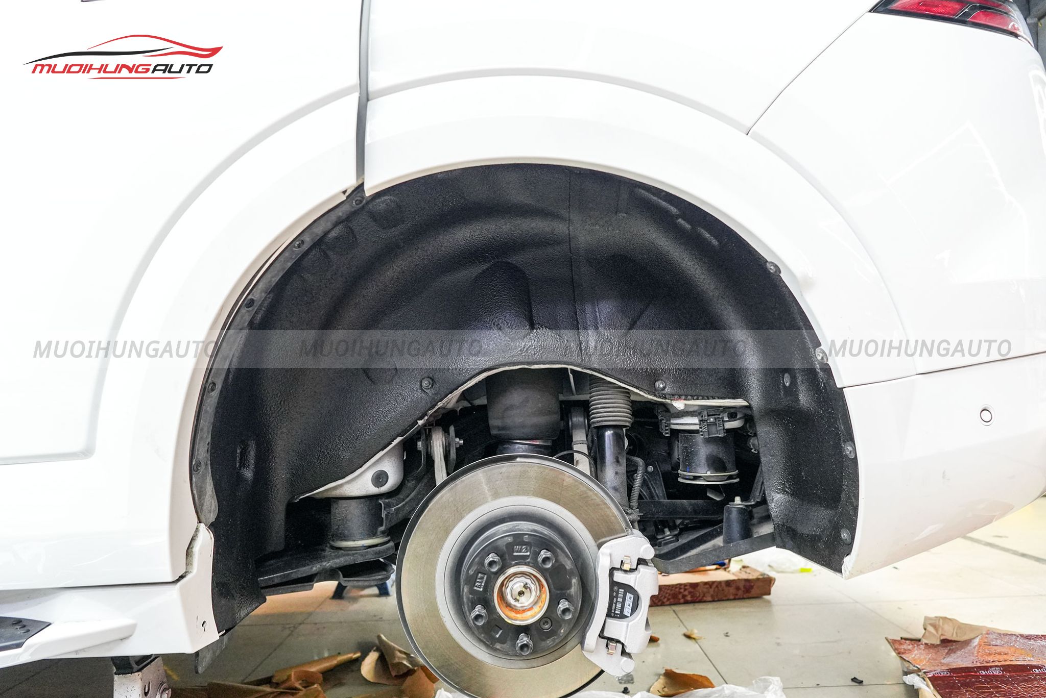 Hóa nhựa lòng vè cho xe Vinfast VF9 2024