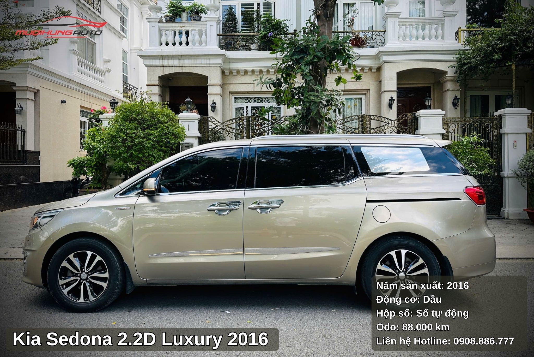 Hông xe Kia Sedona 2.2D Luxury 2016