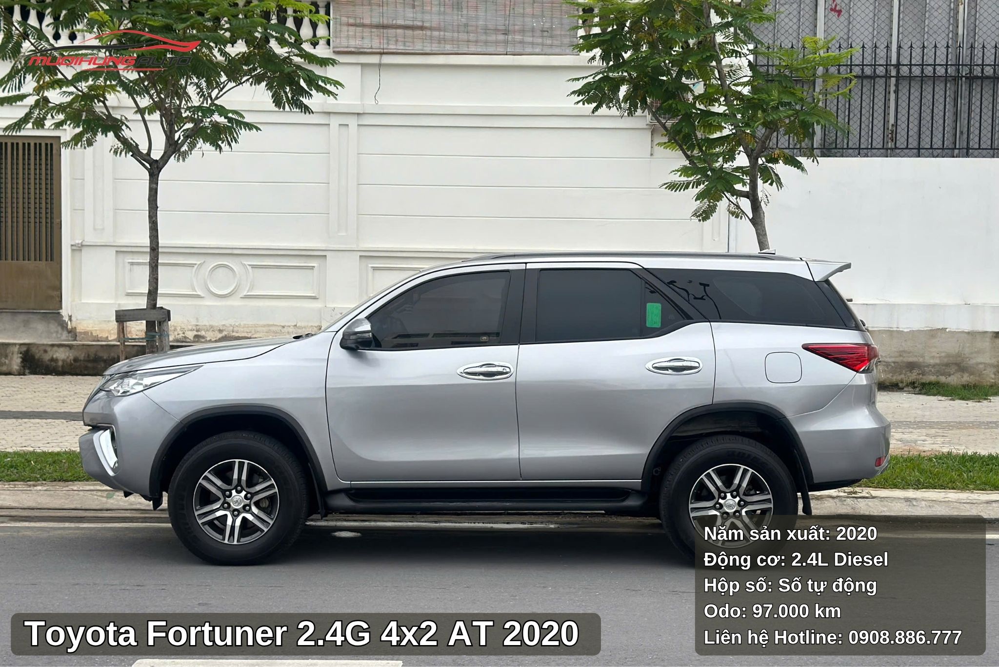 Hông xe Toyota Fortuner 2.4G 4x2 AT 2020