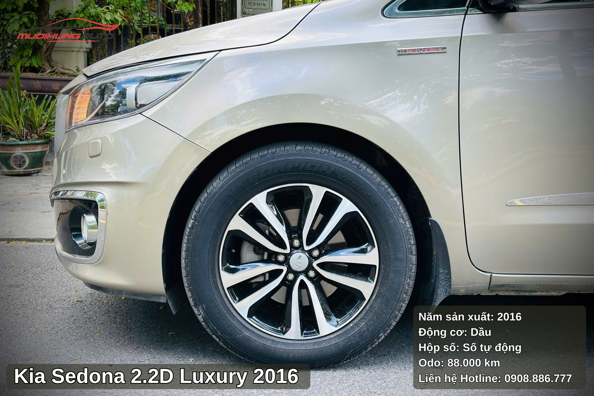 Kia Sedona 2.2D Luxury 2016 nổi bật với bộ mâm đúc thể thao