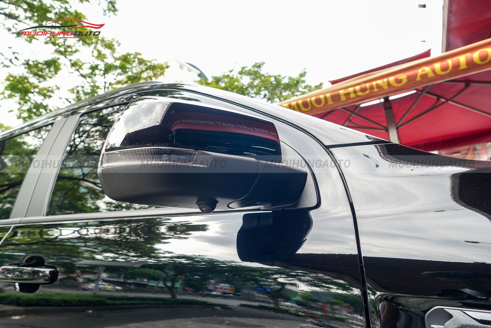 Mắt camera gương bên phải camera 360 độ ô tô Ford Everest 2024