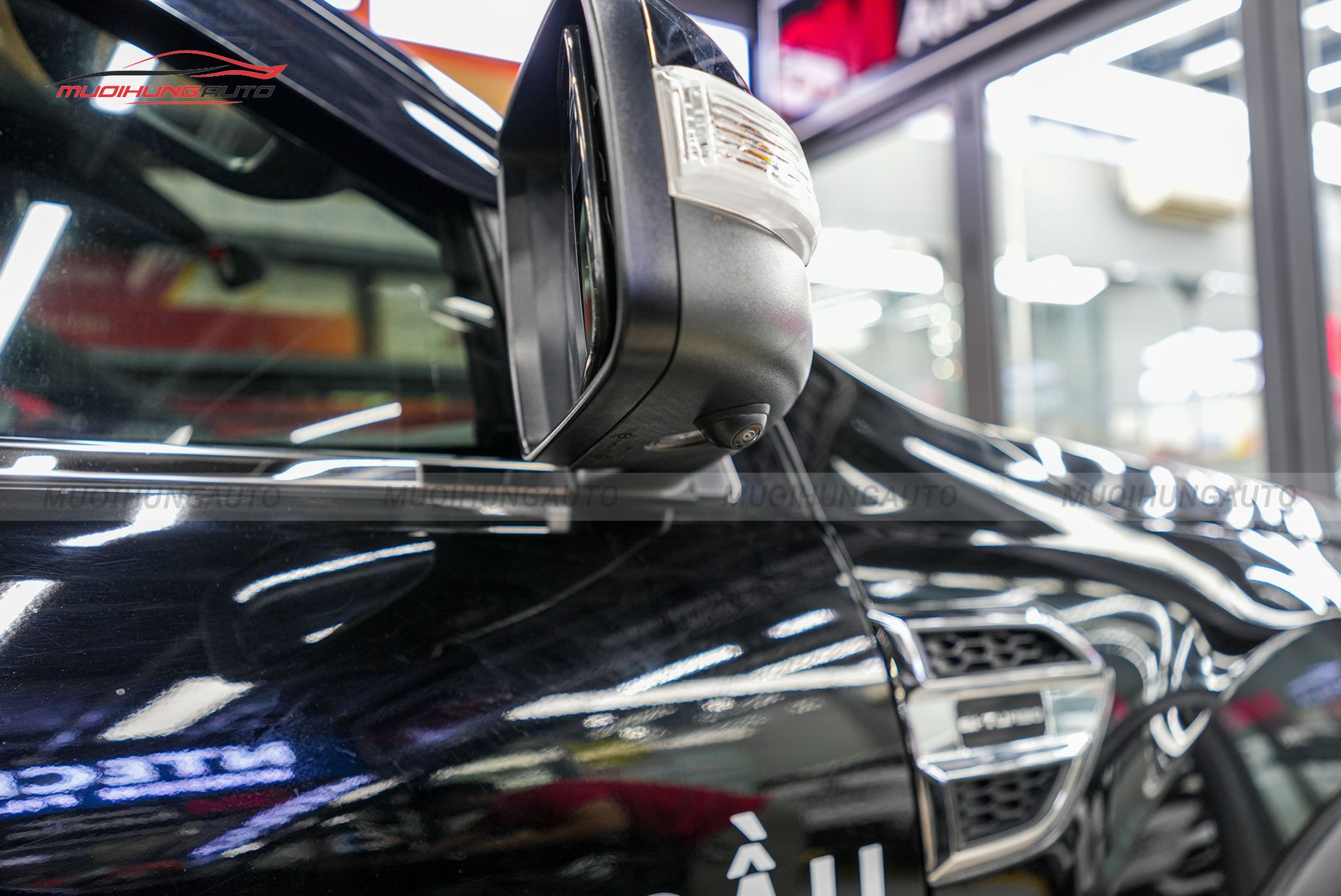 Mắt camera gương bên phải camera 360 độ ô tô Ford Everest