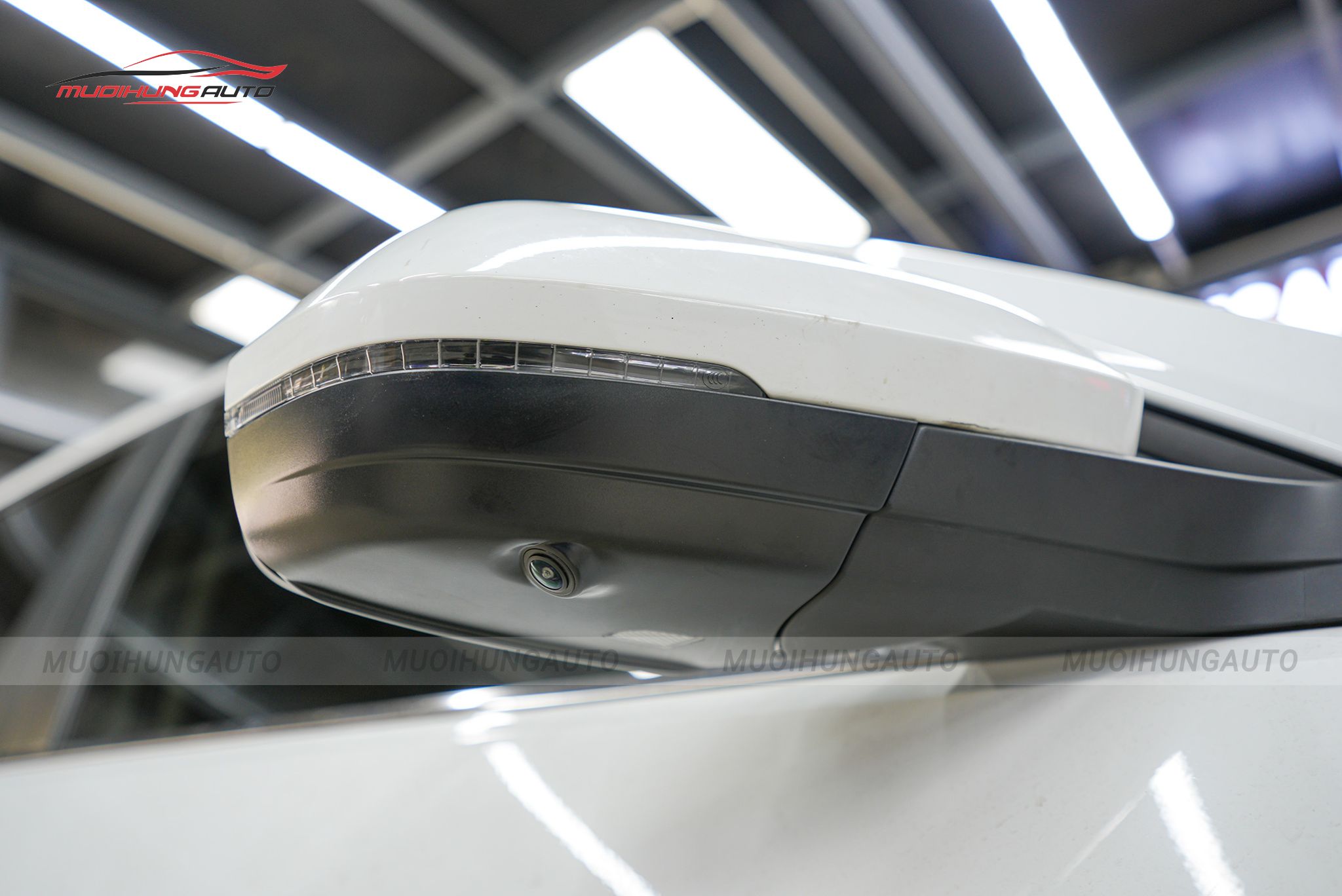 Mắt camera gương bên phải camera 360 độ xe Volkswagen Teramont 2022