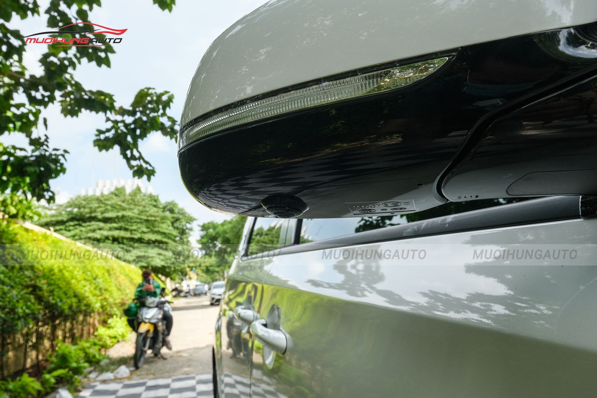 Mắt camera gương bên phải camera 360 độ xe Kia Sedona 2020