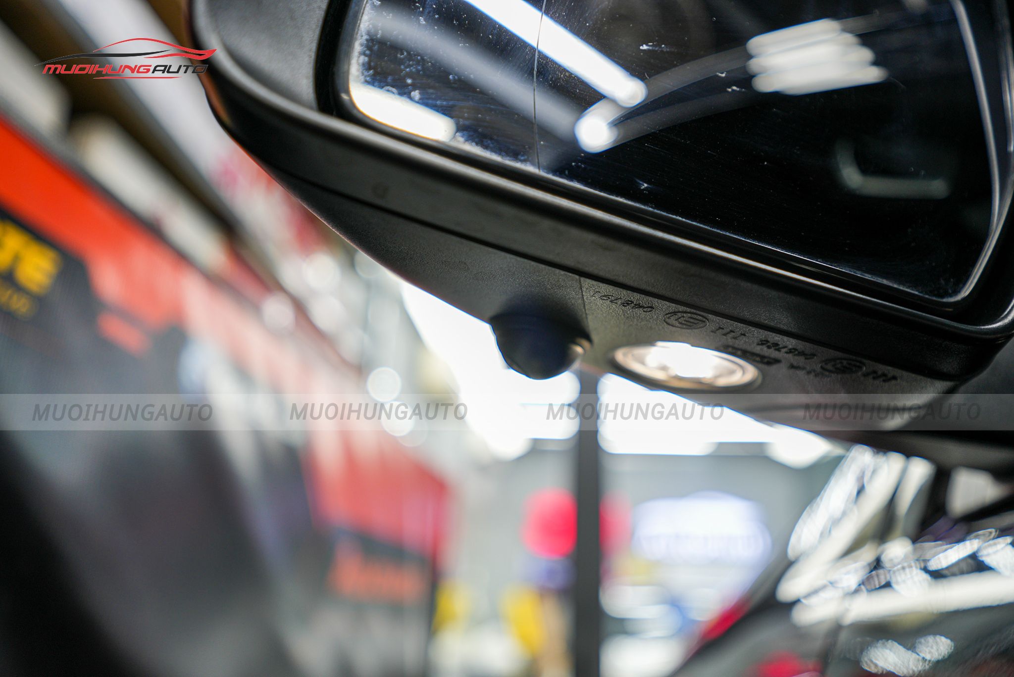 Mắt camera gương bên trái camera 360 độ ô tô Ford Everest