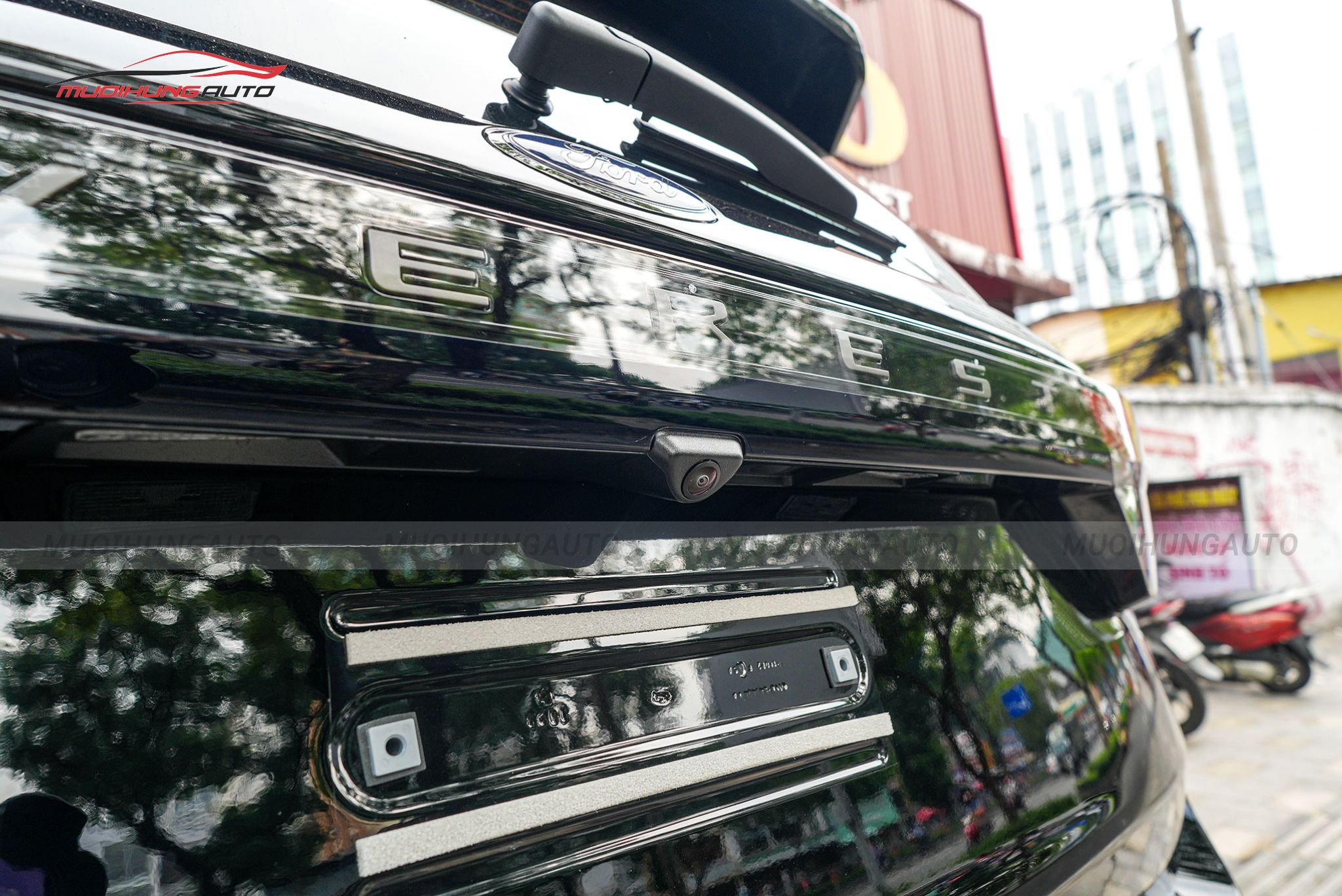 Mắt camera sau camera 360 độ ô tô Ford Everest 2024