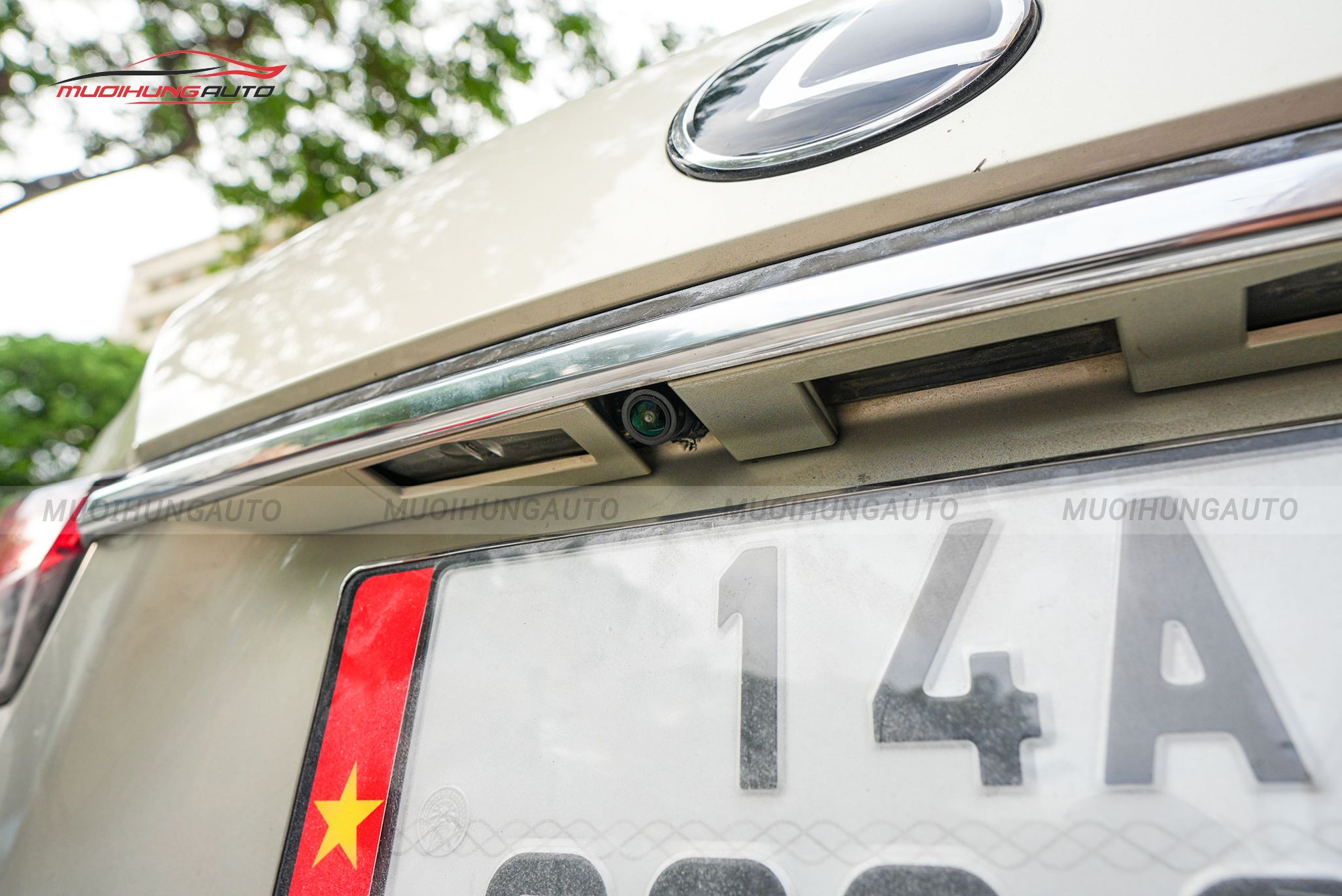 Mắt camera sau camera 360 độ ô tô Lexus RX350 2022