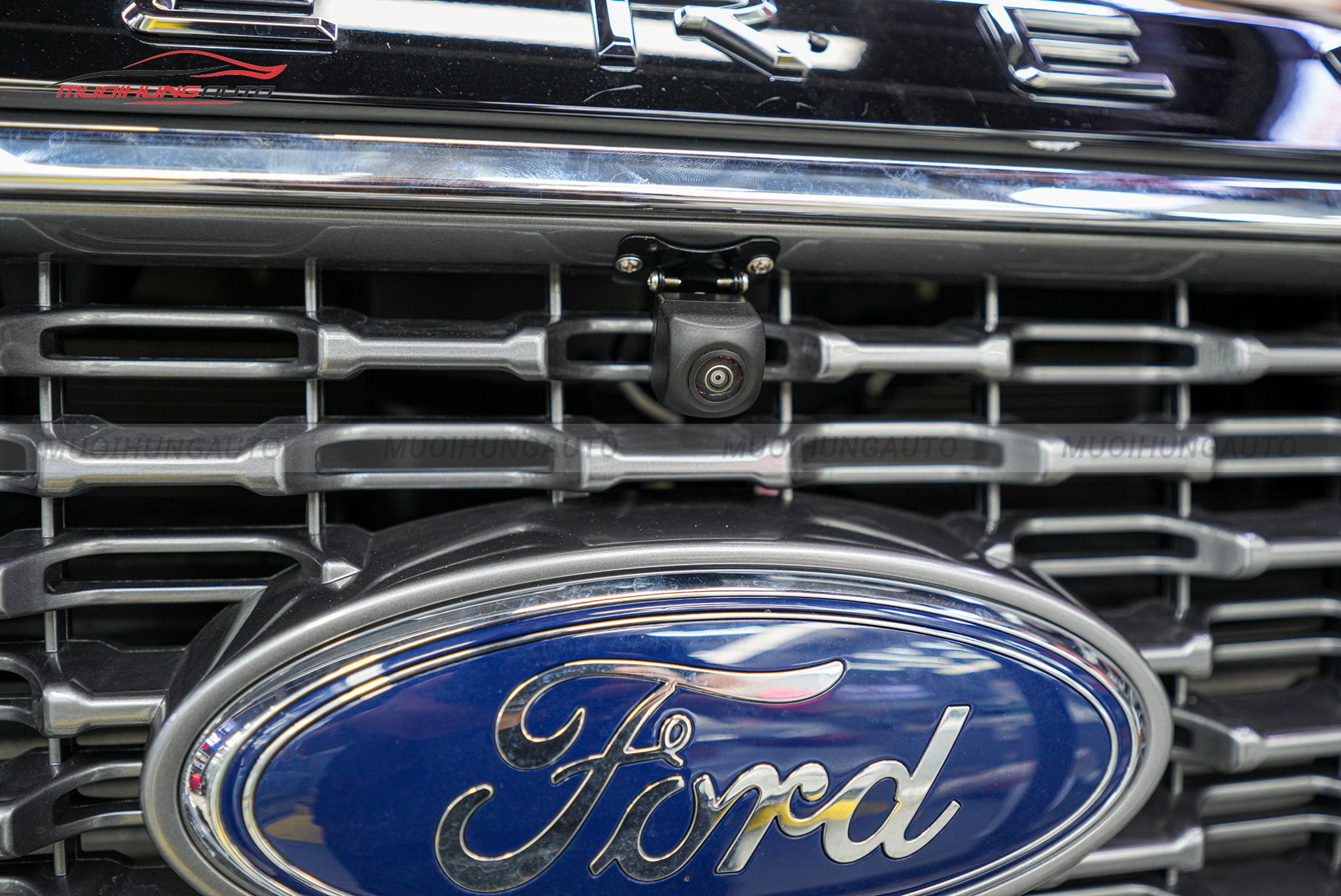 Mắt camera trước camera 360 độ ô tô Ford Everest