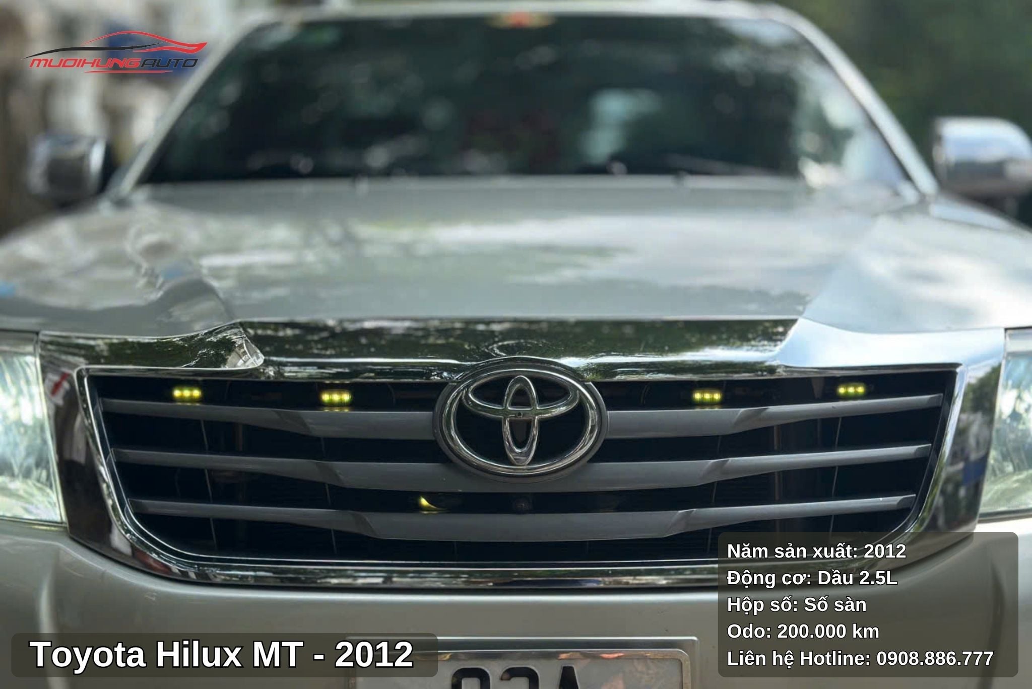 Mặt ga lăng cá tính trên xe Toyota Hilux MT 2012