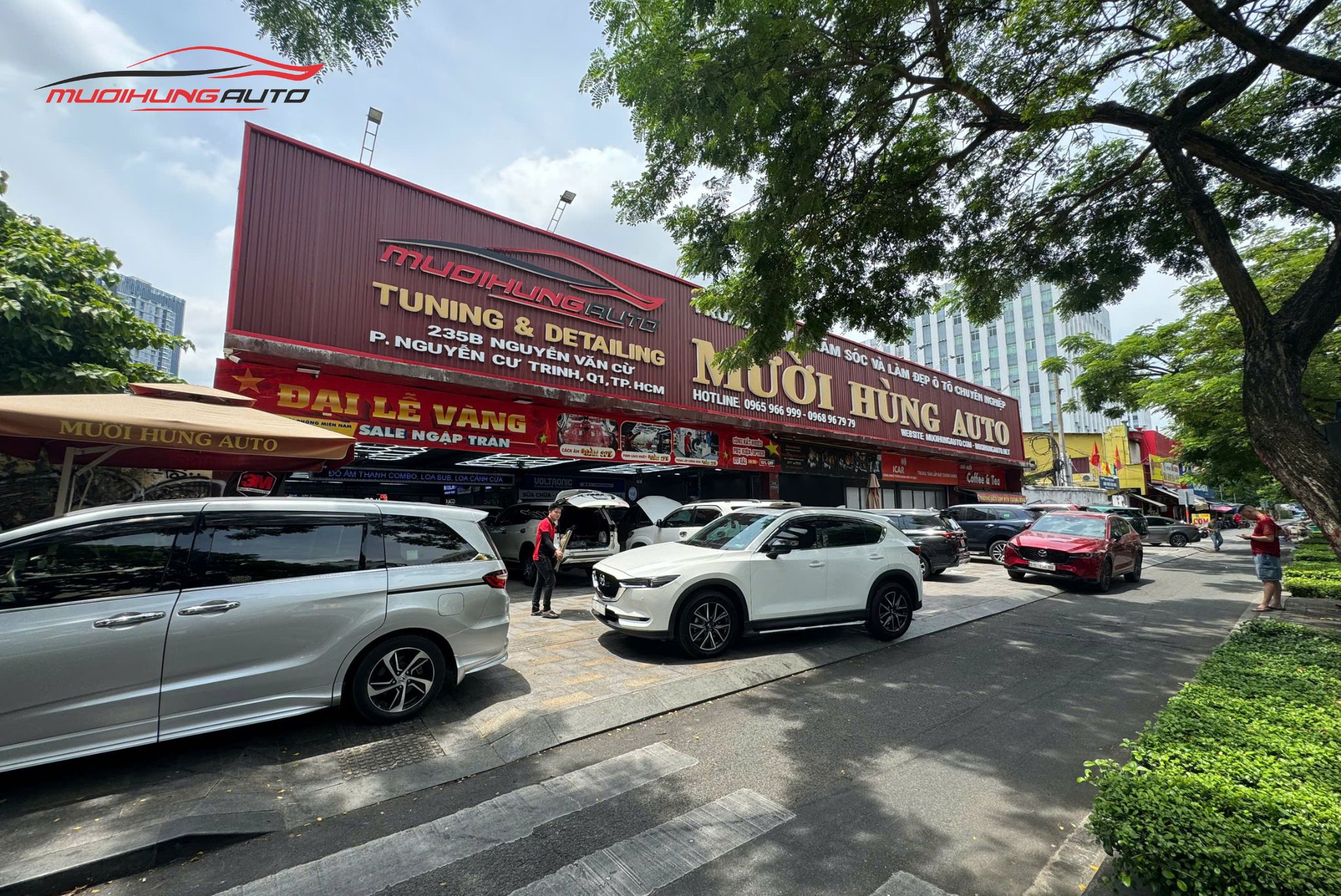 Mười Hùng Auto - Địa chỉ độ đèn hậu nguyên cụm Toyota Sienna uy tín