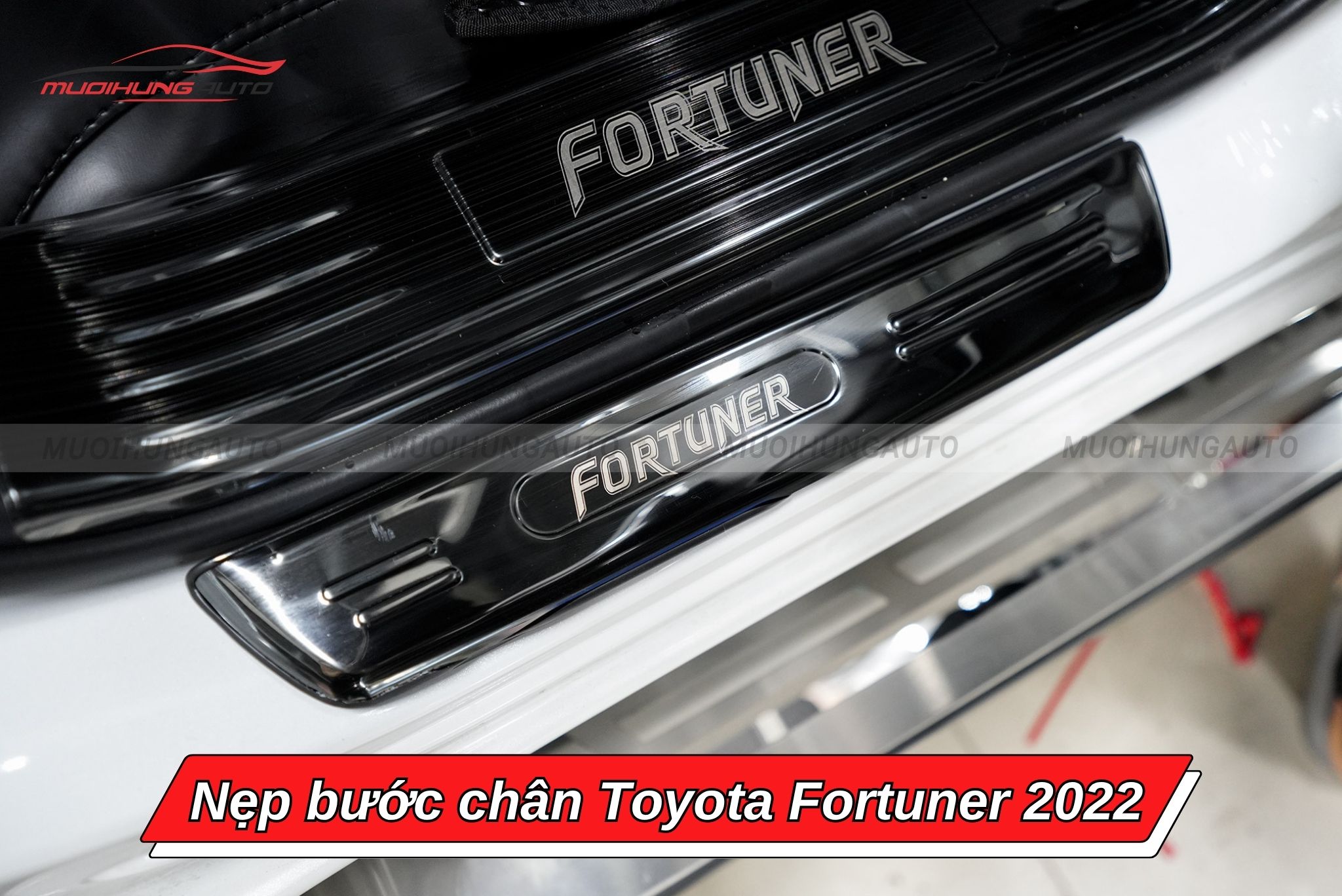 Nẹp bậc lên xuống ô tô Toyota Fortuner 2022