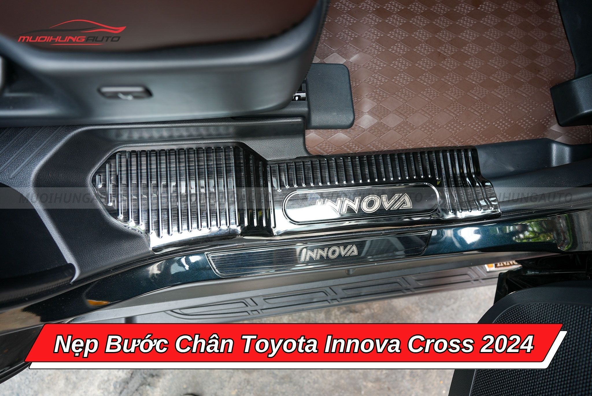 Nẹp bậc lên xuống ô tô Toyota Innova Cross 2024