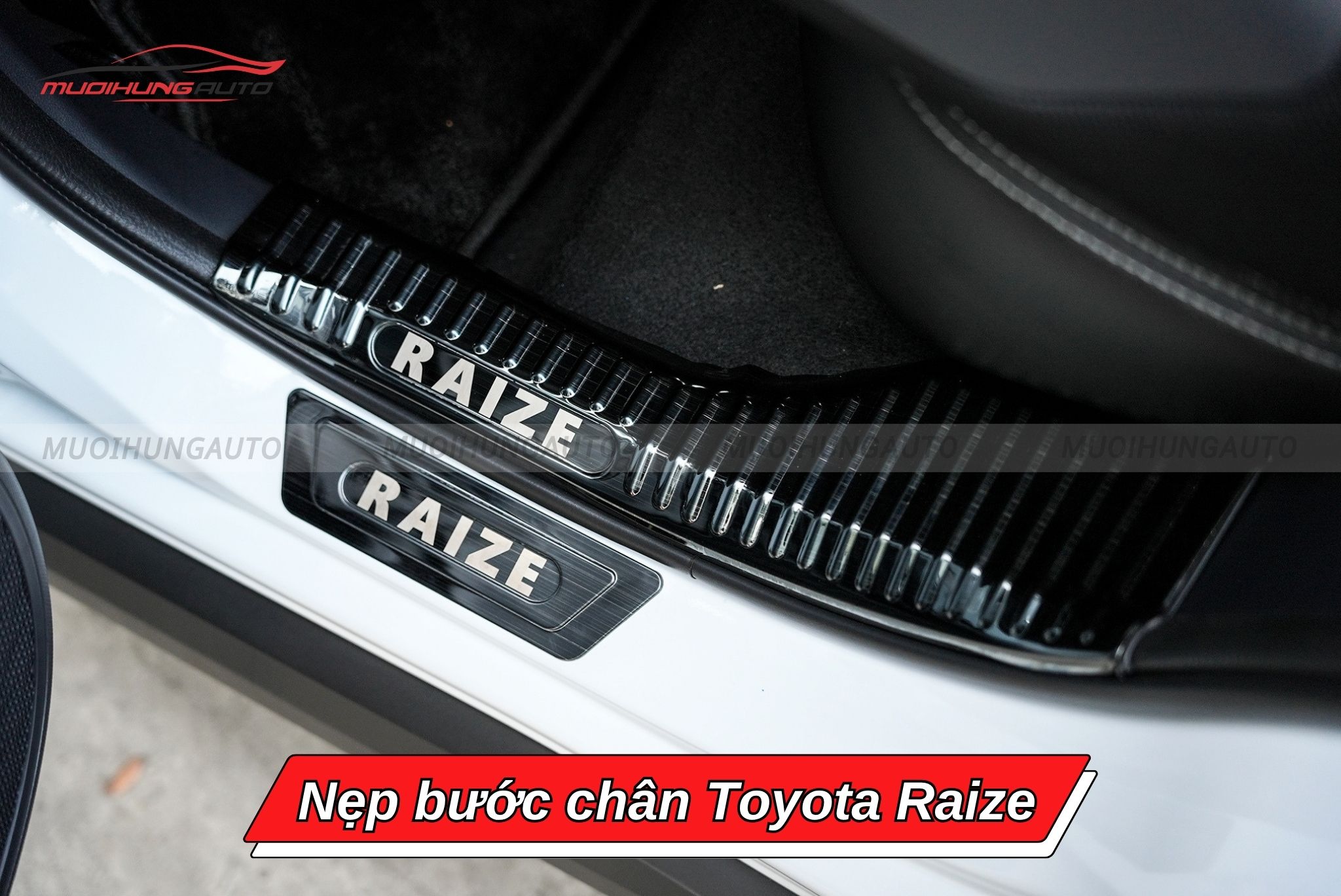 Nẹp bậc lên xuống ô tô Toyota Raize