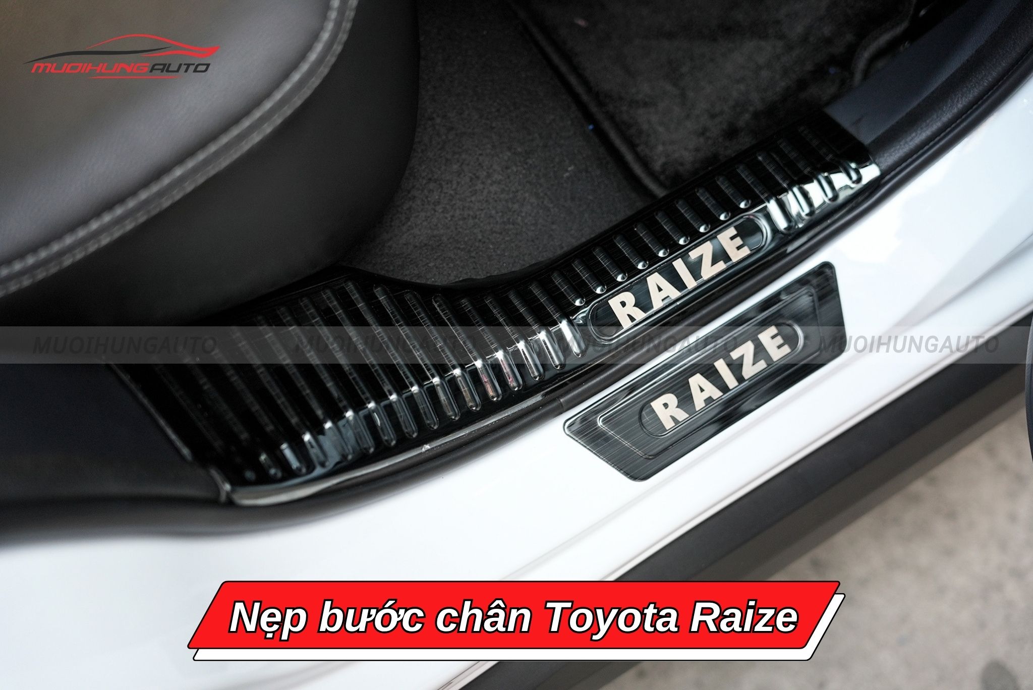 Nẹp bậc lên xuống xe ô tô Toyota Raize
