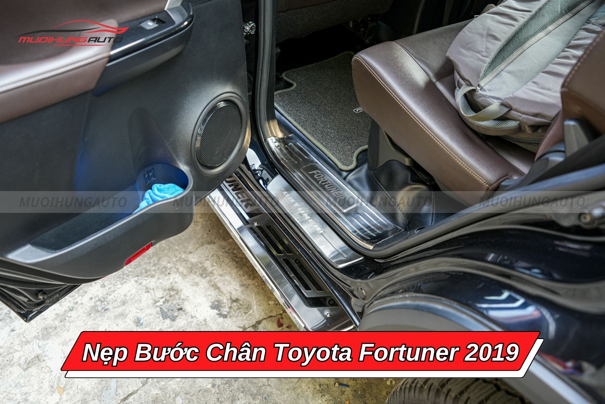 Nẹp bước chân ô tô Toyota Fortuner 2019