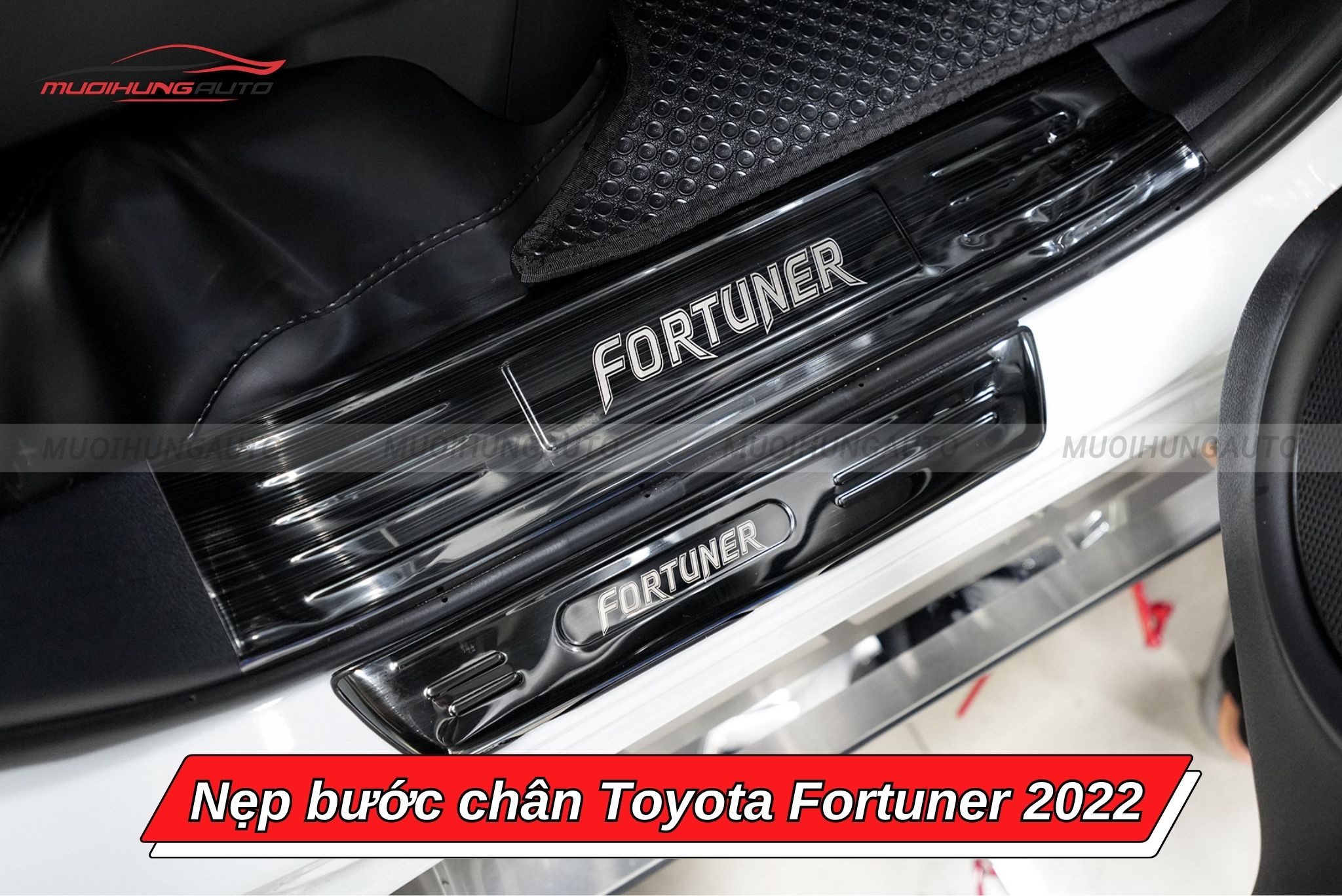 Nẹp bước chân ô tô Toyota Fortuner 2022