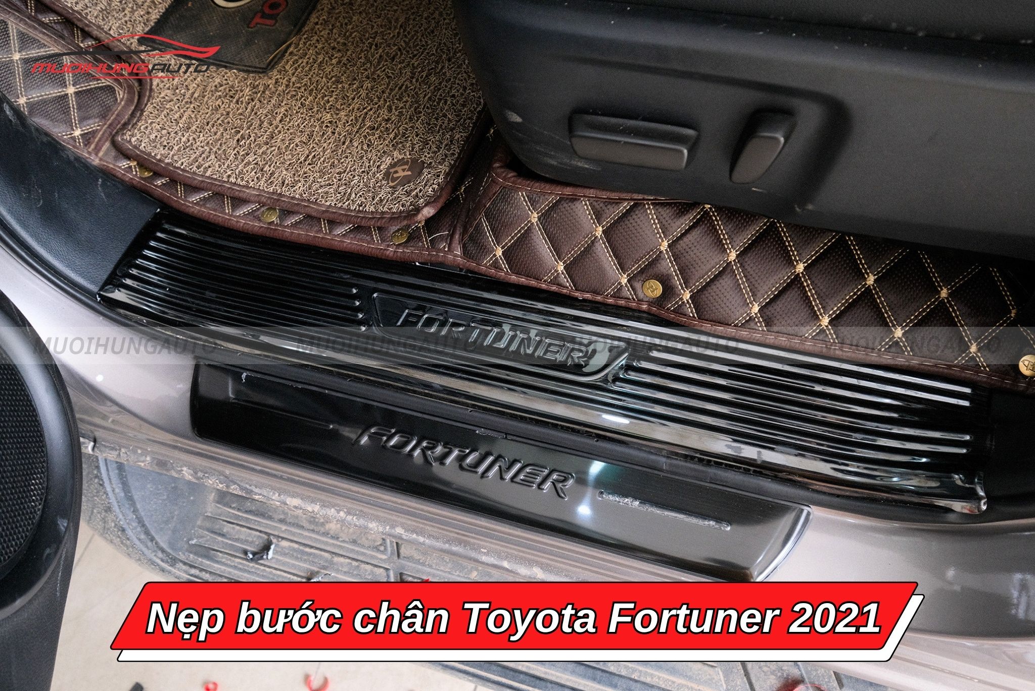 Nẹp bước chân Toyota Fortuner 2021