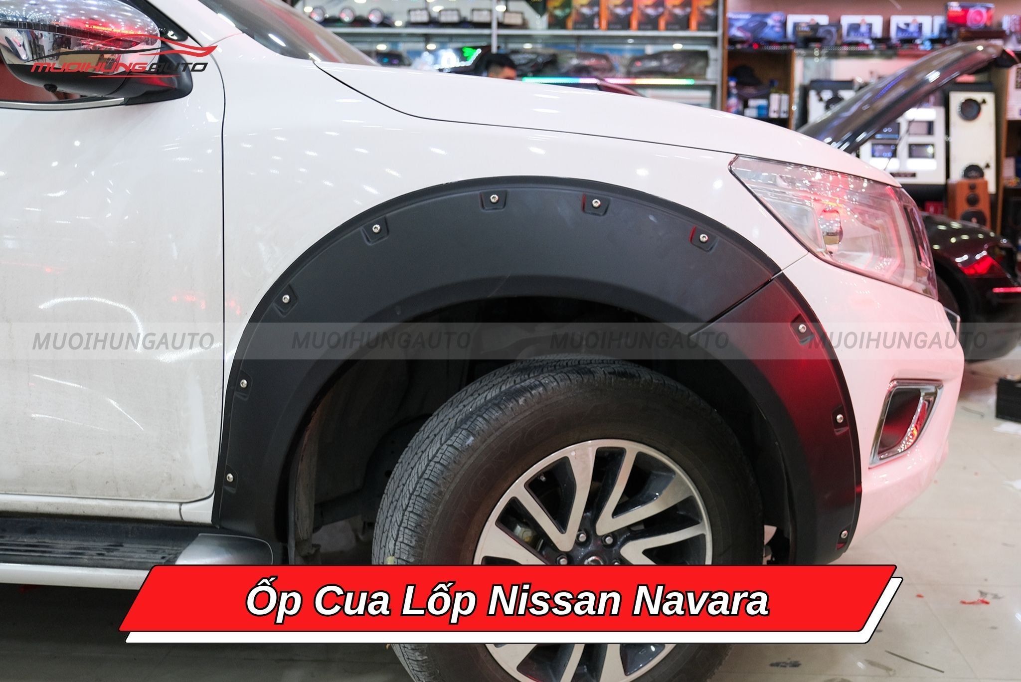 Ốp cua lốp Nissan Navara