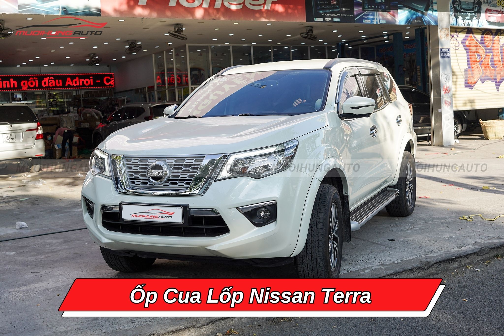 Ốp cua lốp xe hơi Nissan Terra
